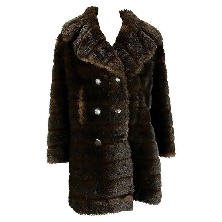 F/W 1995 Gucci by Tom Ford Runway Abrigo de doble botonadura de visón de piel sintética marrón