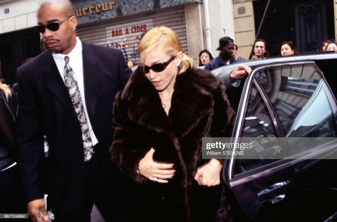 Nero A/I 1995 Gucci by Tom Ford: cappotto doppio petto in visone con pelliccia sintetica marrone in vendita