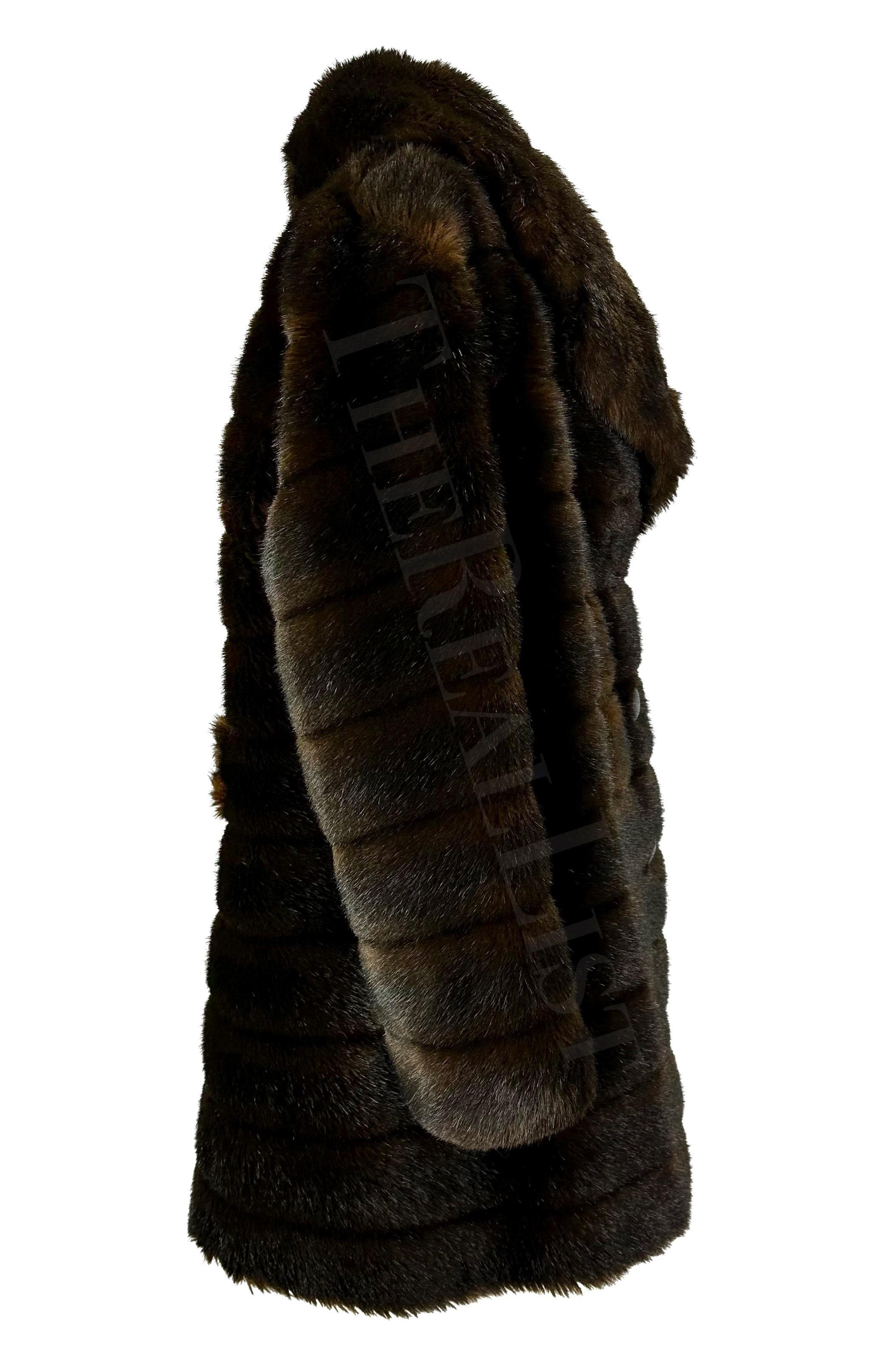A/I 1995 Gucci by Tom Ford: cappotto doppio petto in visone con pelliccia sintetica marrone in vendita 3