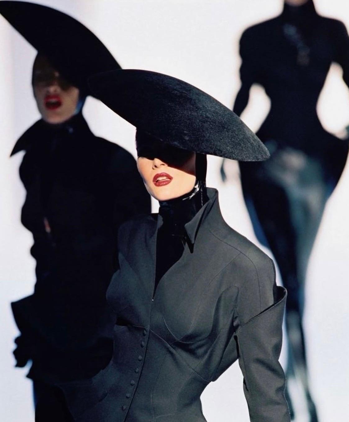 F/W 1995 Thierry Mugler Black Iconic Sculptural Archival Runway Jacket For Sale 6