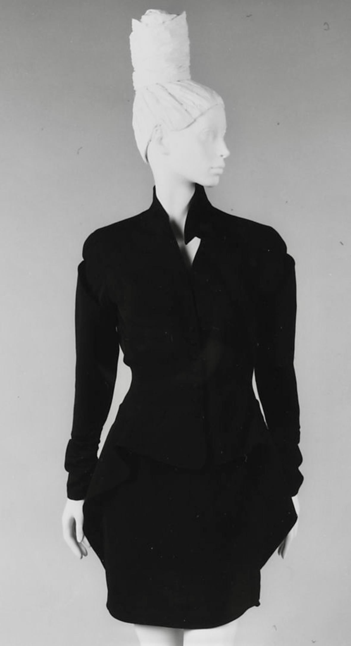 F/W 1995 Thierry Mugler Runway Ad Mini Skirt Sculptural Black Suit Velvet Trim For Sale 5
