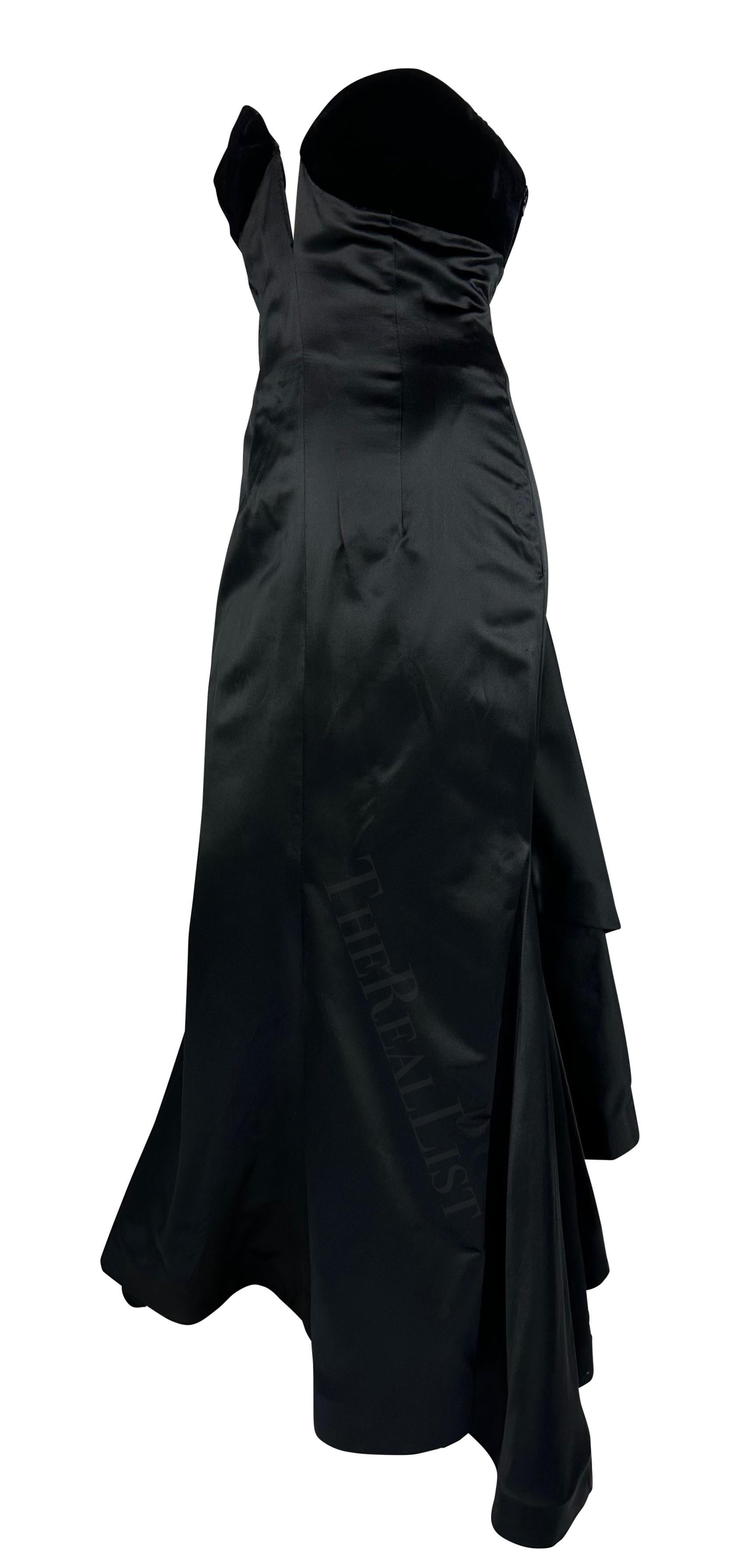 F/W 1995 Valentino Garavani Runway Black Satin Velvet Plunging Bust Gown For Sale 2