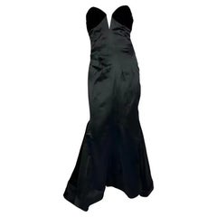 A/I 1995 Valentino Garavani: abito da sera in raso di velluto nero con busto scollato