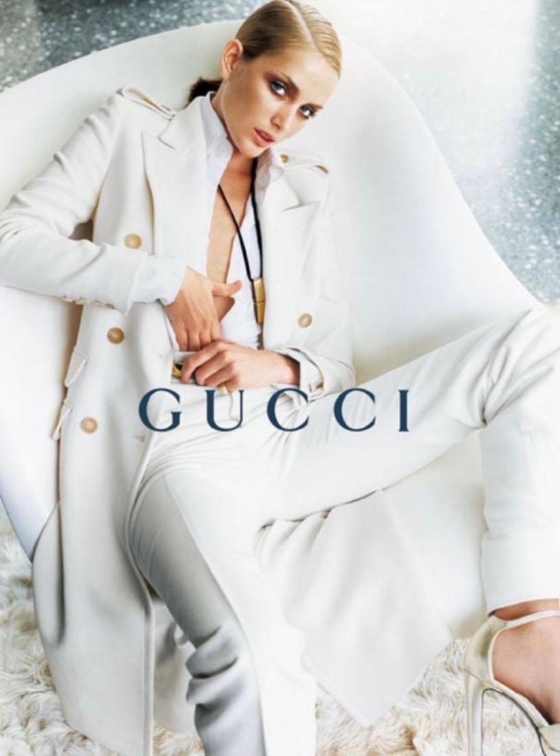 H/W 1996 Werbekampagne Tom Ford für Gucci Mantel
Ein Muss für jeden Sammler!
It Größe 42
Vollständig gefüttert
Hergestellt in Italien
Ausgezeichneter Zustand
Zusätzliche Tasten enthalten