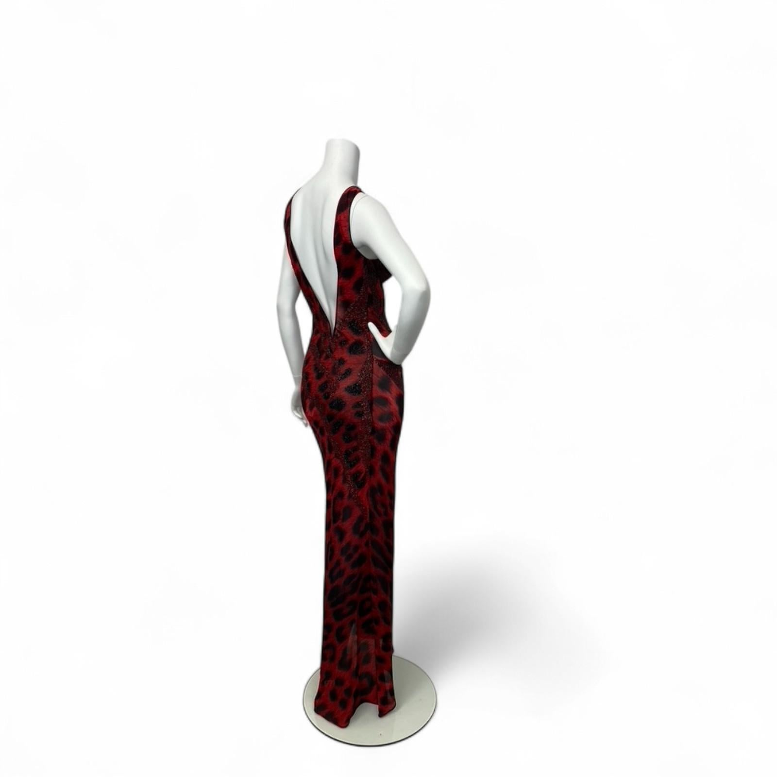 An extraordinary piece from Atelier Versace’s Fall/Winter 1996 collection, this one-of-one custom gown captures the opulence, boldness, and allure synonymous with Gianni Versace’s most iconic work.

Expertly crafted in a striking red leopard motif,