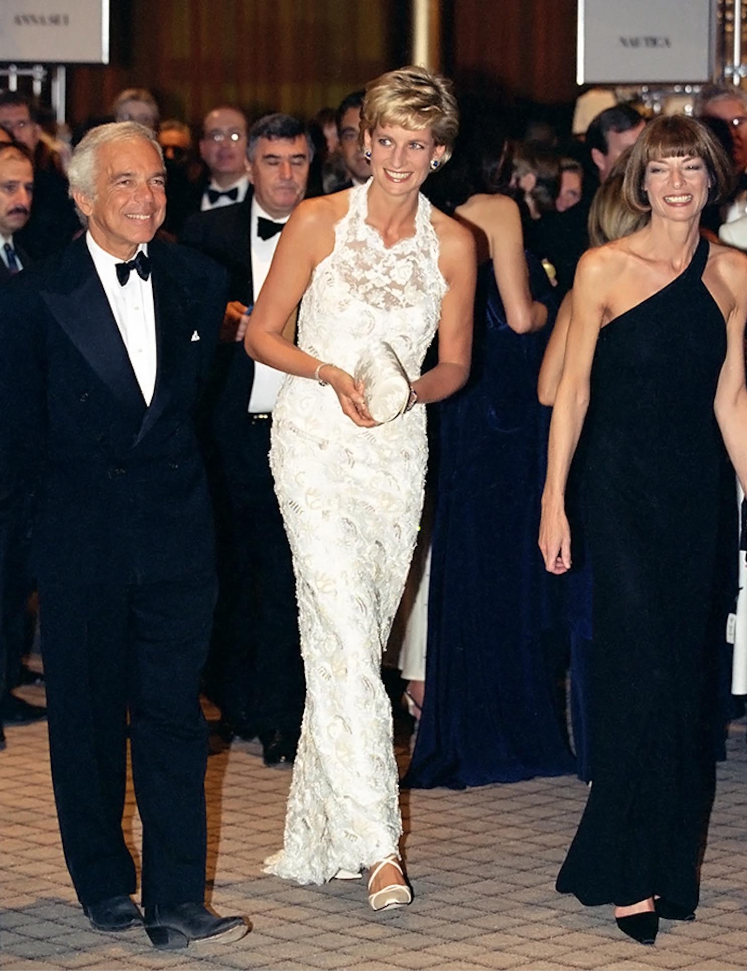 F/W 1996 Calvin Klein Pasarela Vestido negro de viscosa asimétrico Bodycon Columna en venta 3