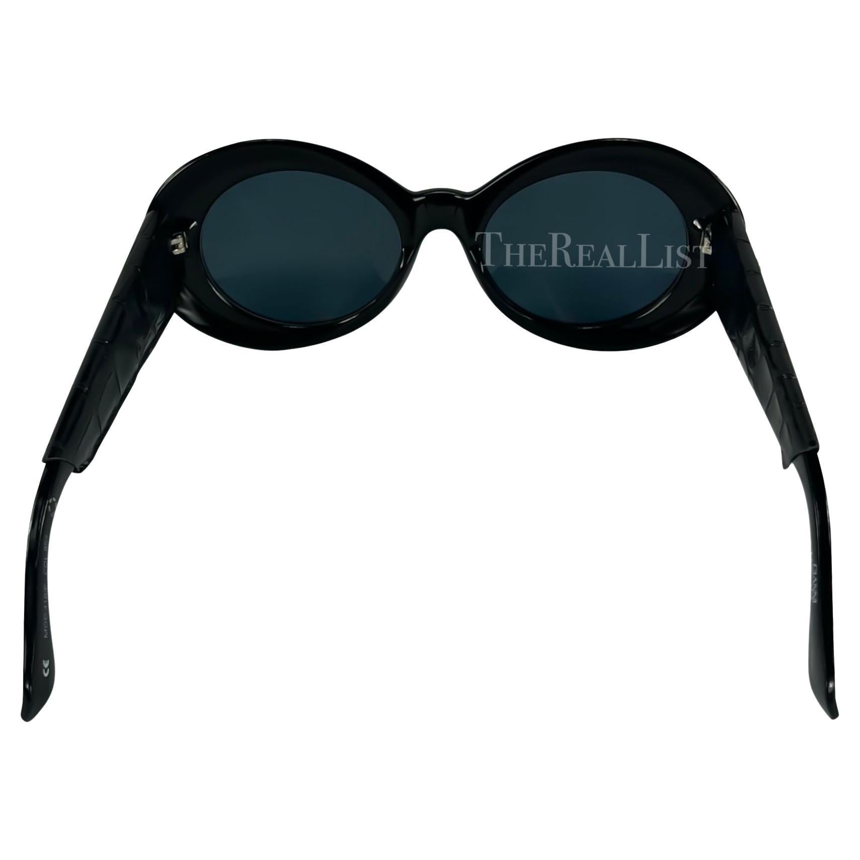 F/W 1996 Gianni Versace Black Crocodile Embossed Medusa Acetate Sunglasses For Sale 6
