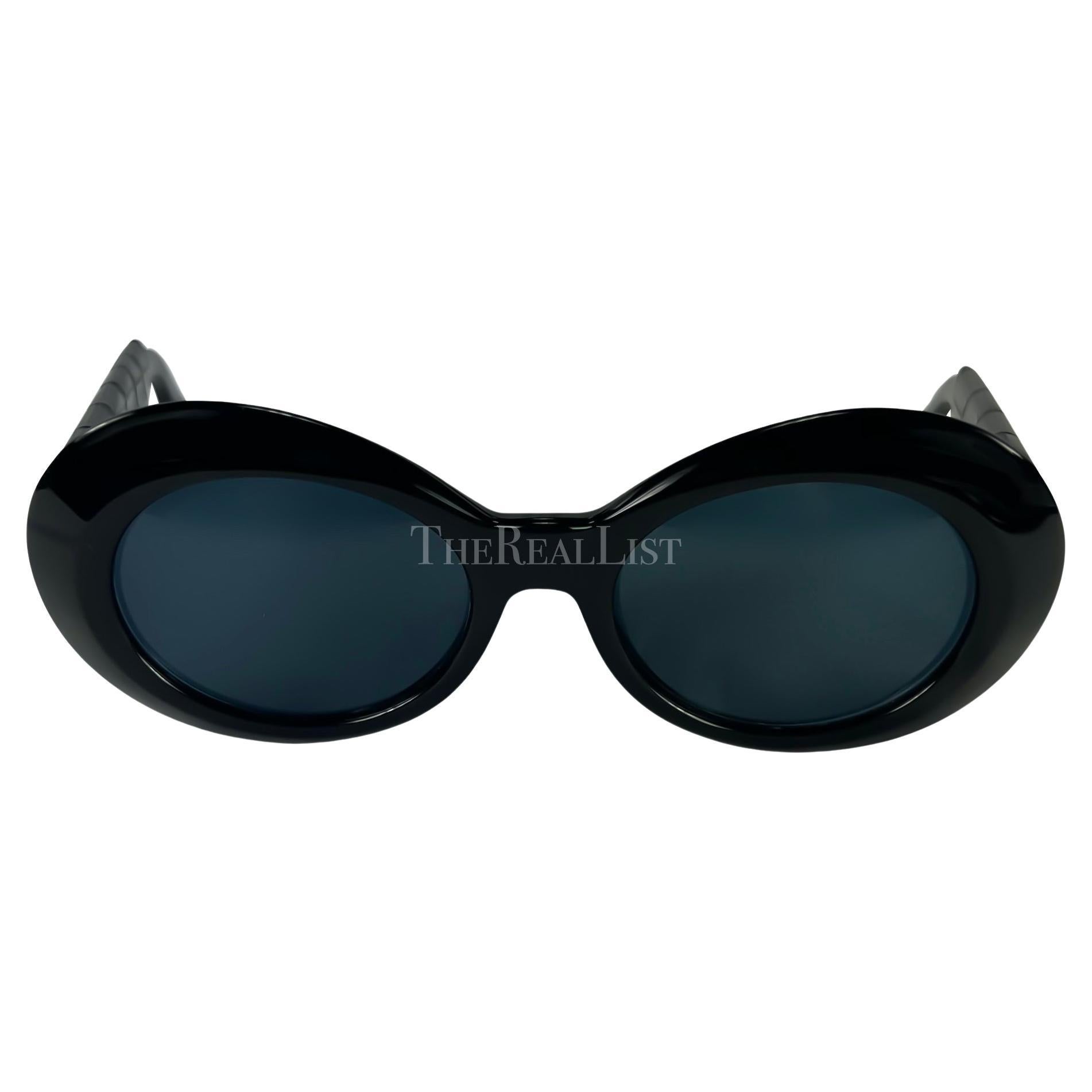Women's F/W 1996 Gianni Versace Black Crocodile Embossed Medusa Acetate Sunglasses For Sale