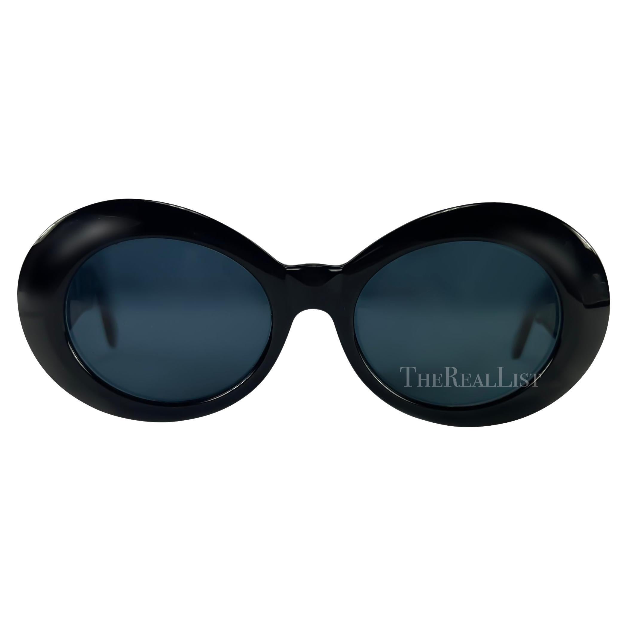 F/W 1996 Gianni Versace Black Crocodile Embossed Medusa Acetate Sunglasses For Sale 2