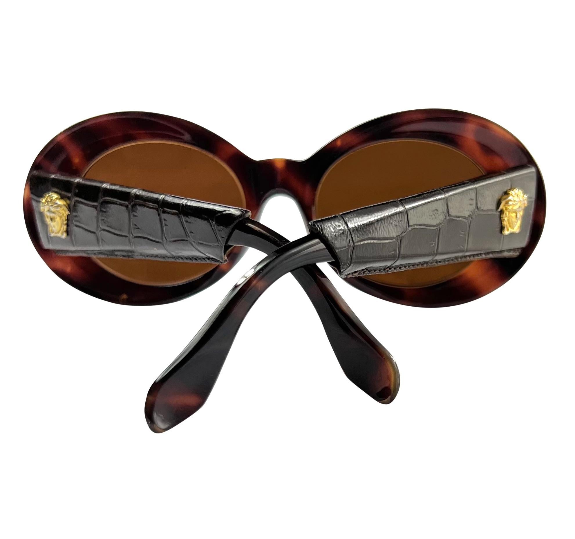 F/W 1996 Gianni Versace Brown Crocodile Medusa Acetate Sunglasses en vente 5