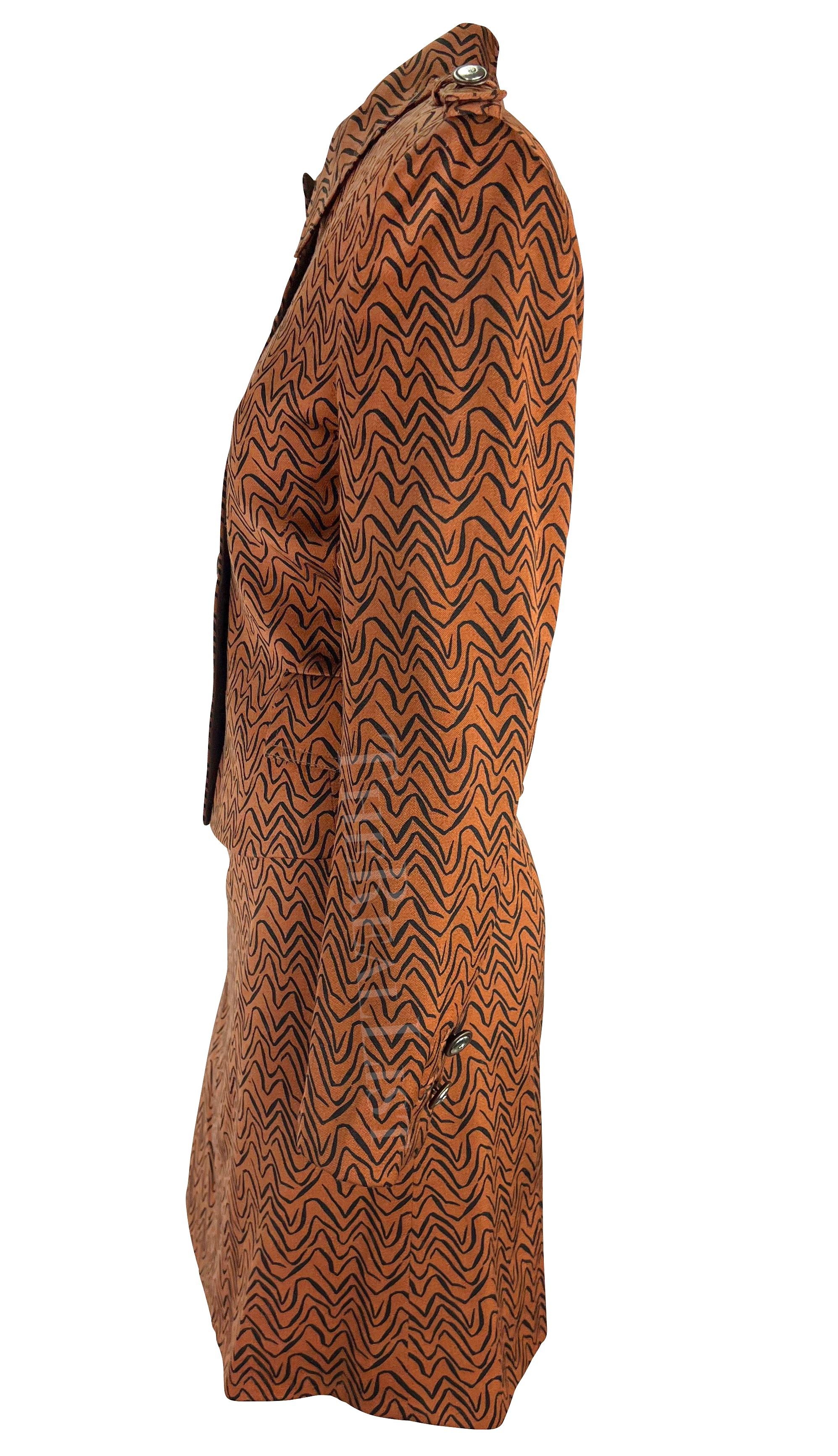 F/W 1996 Gianni Versace Brown Rust Abstract Wiggle Print Medusa Belt Skirt Suit Pour femmes en vente