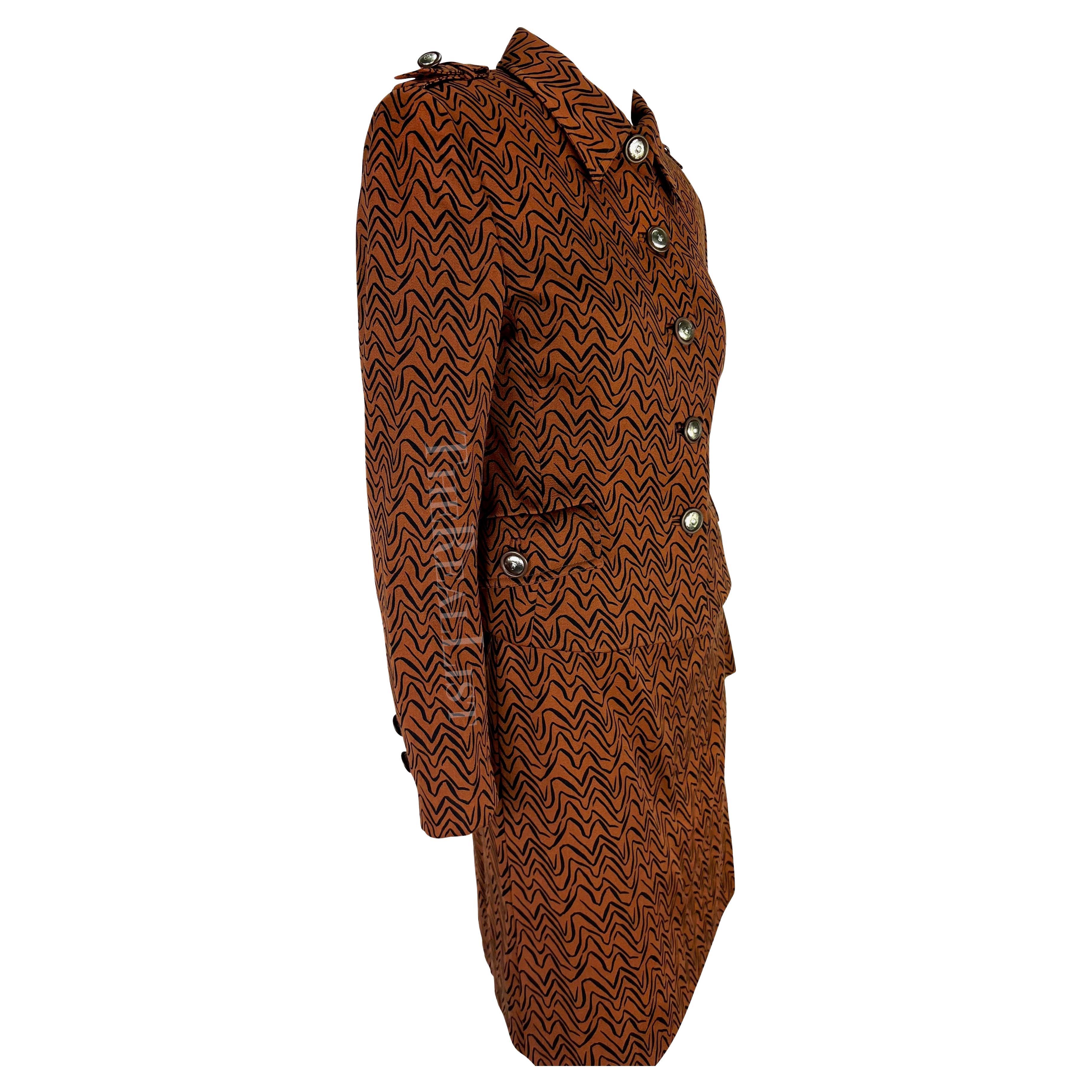 F/W 1996 Gianni Versace Brown Rust Abstract Wiggle Print Medusa Belt Skirt Suit en vente 3