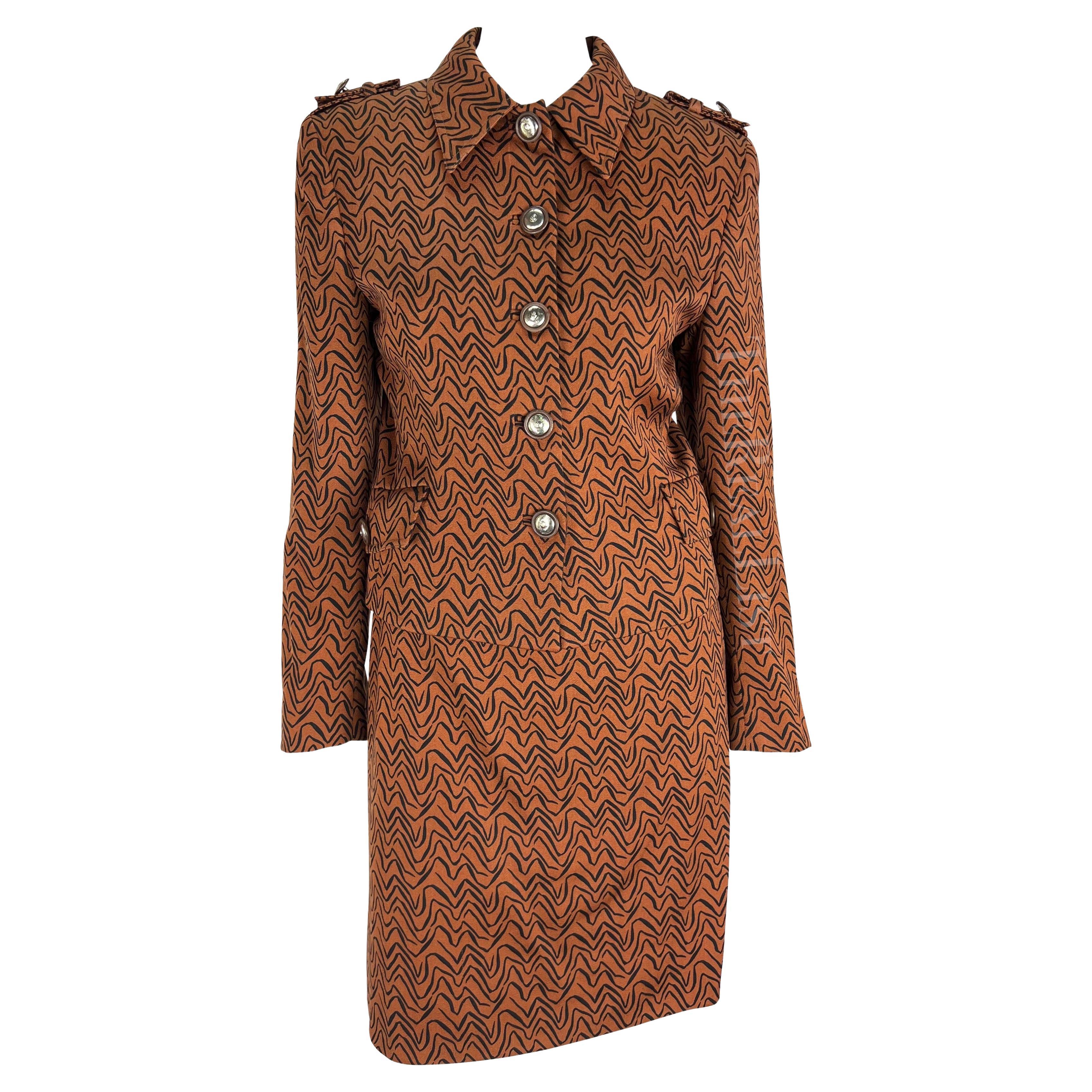 F/W 1996 Gianni Versace Brown Rust Abstract Wiggle Print Medusa Belt Skirt Suit en vente