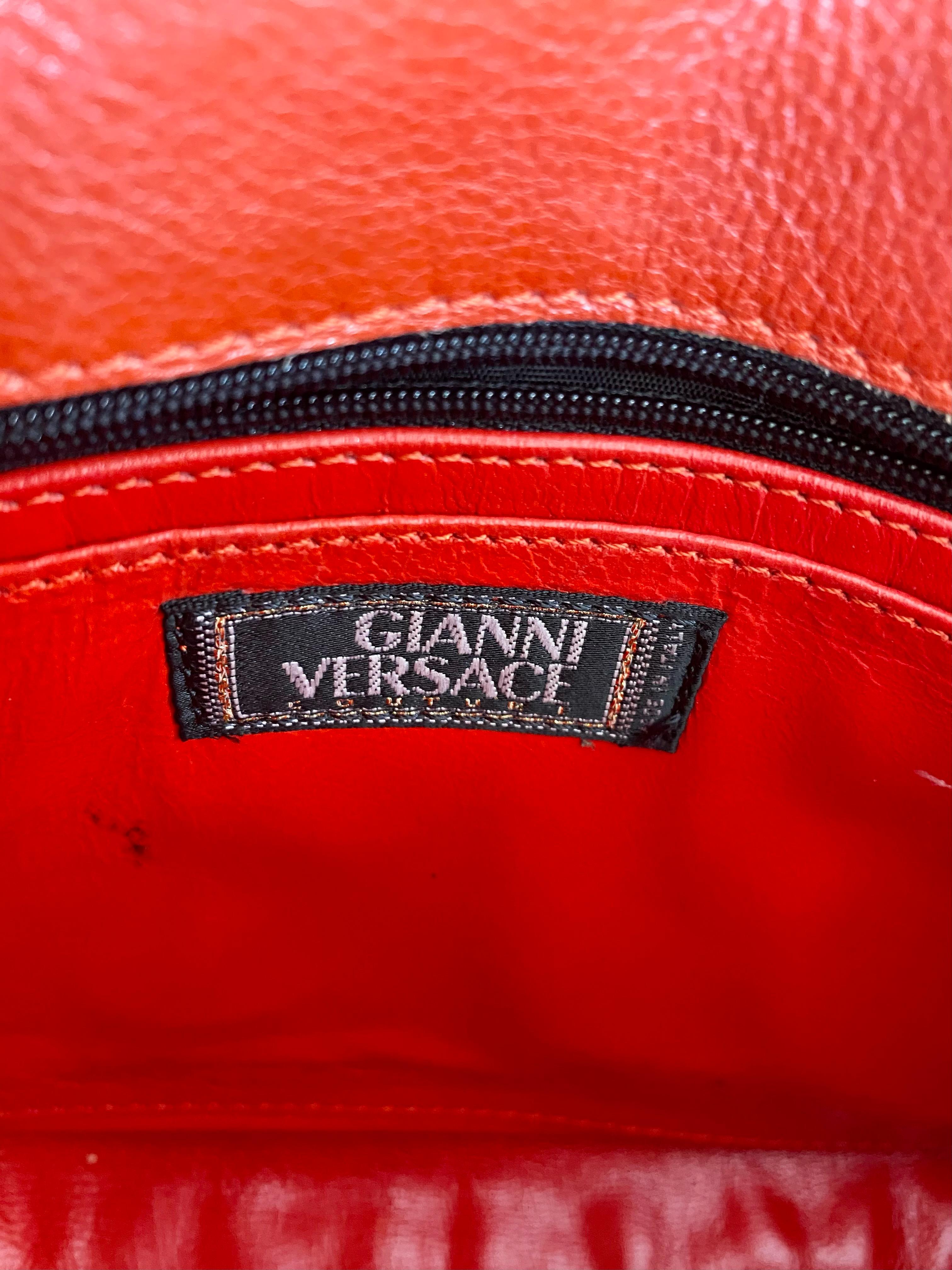 F/W 1996 Gianni Versace Cherry Red Croc Embossed Medusa Shoulder Bag  In Good Condition For Sale In West Hollywood, CA