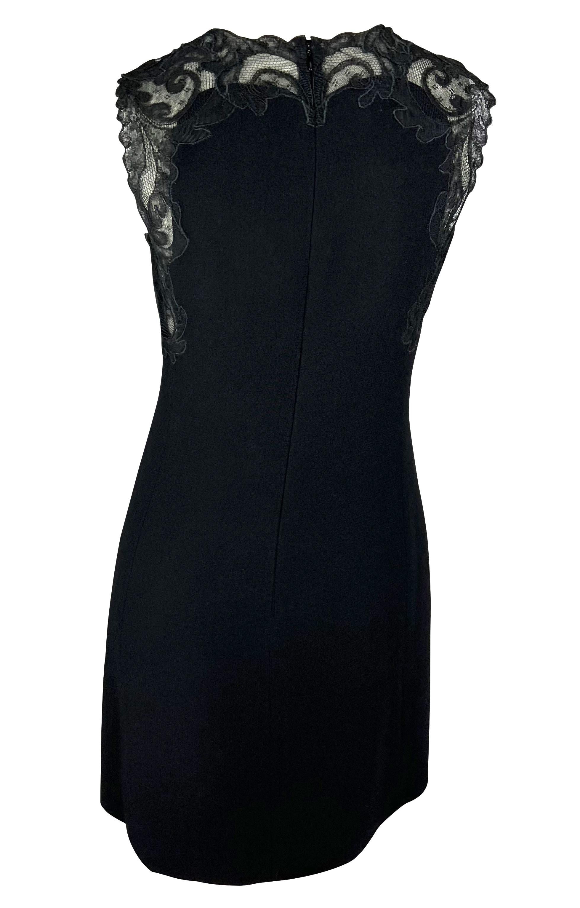 F/W 1996 Gianni Versace Couture Robe extensible en laine noire avec buste en dentelle Excellent état - En vente à West Hollywood, CA