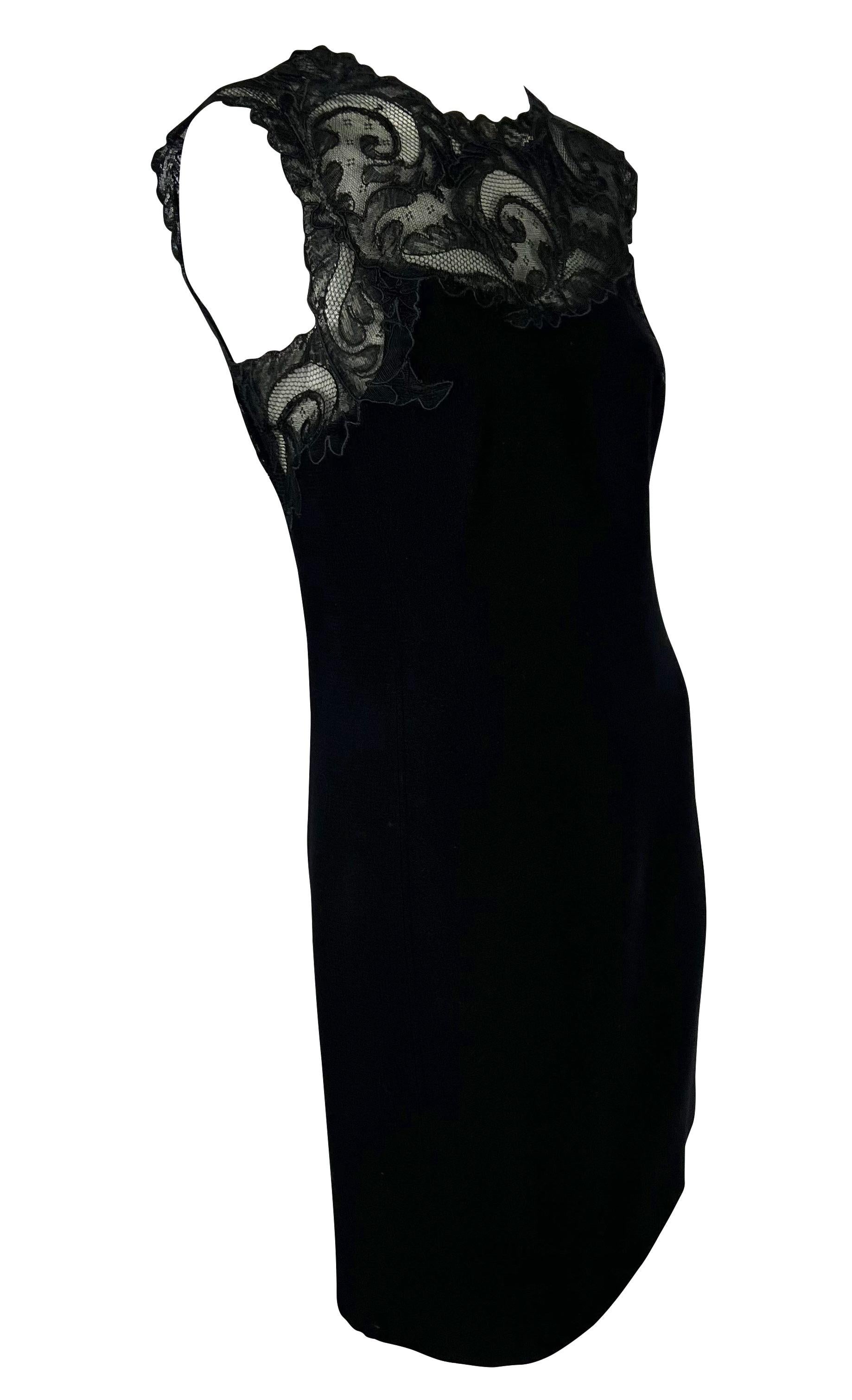 F/W 1996 Gianni Versace Couture Robe extensible en laine noire avec buste en dentelle en vente 1