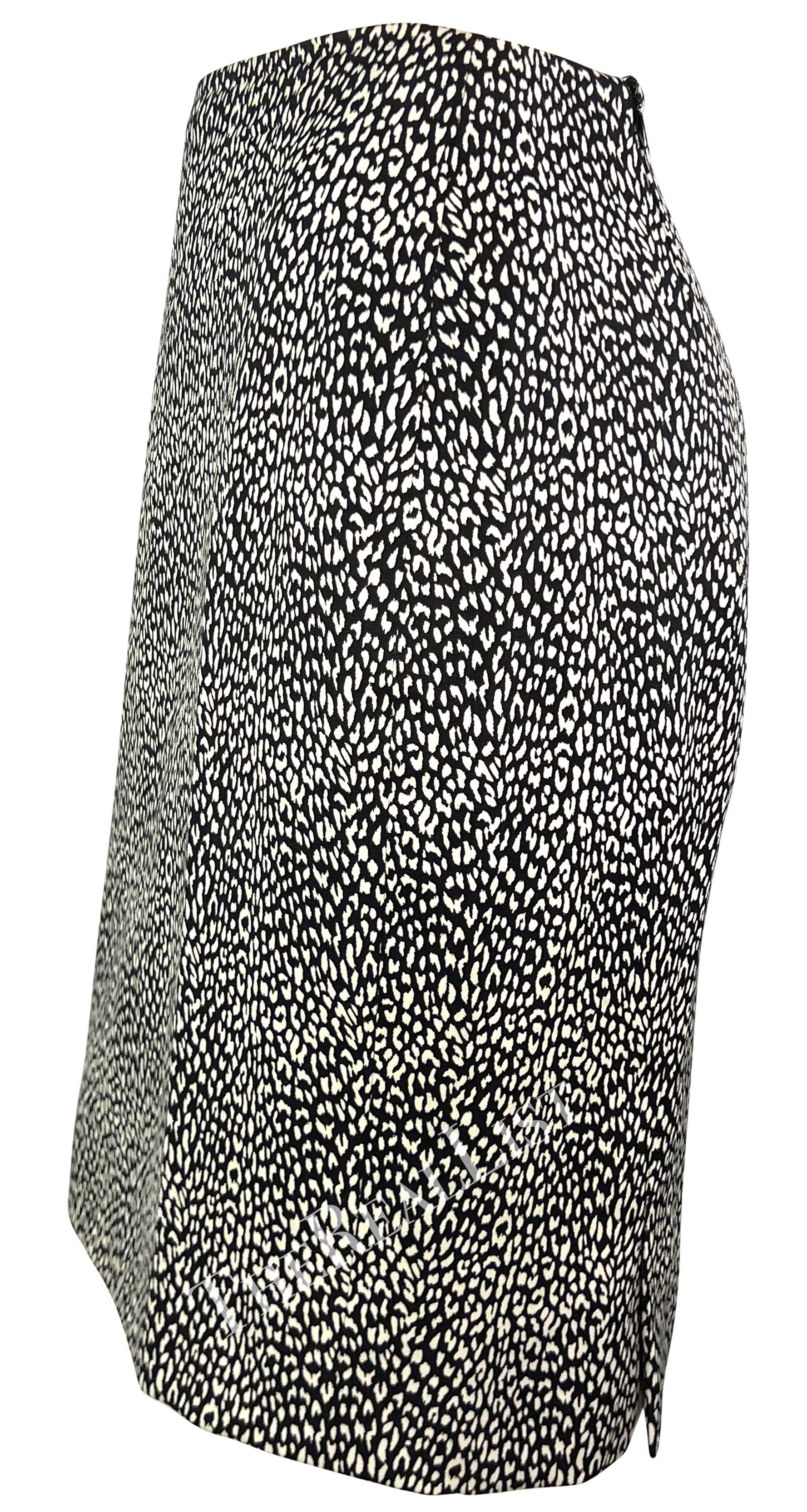 F/W 1996 Gianni Versace Couture Black White Cheetah Print Pencil Skirt  In Excellent Condition For Sale In West Hollywood, CA