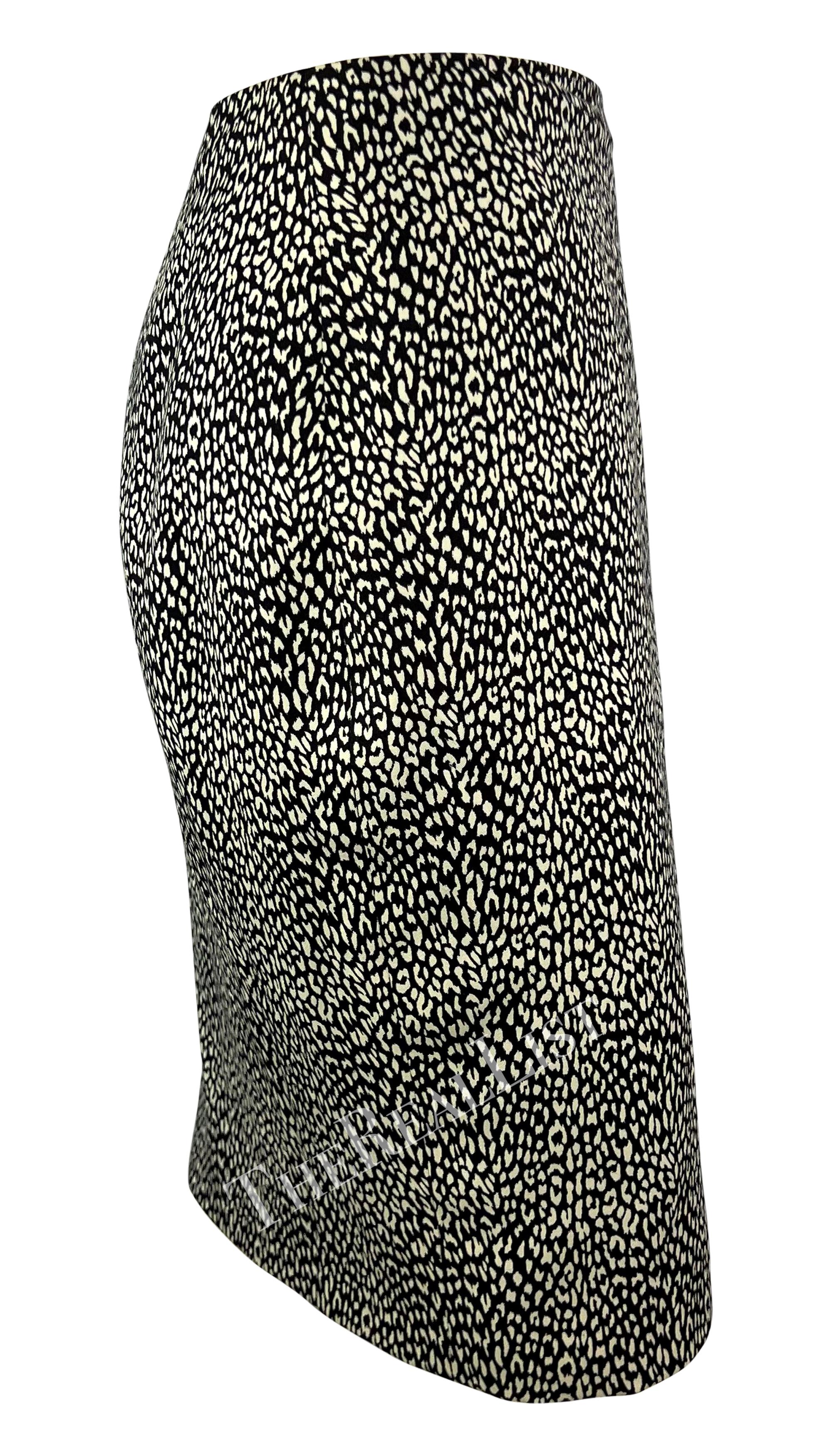 F/W 1996 Gianni Versace Couture Black White Cheetah Print Pencil Skirt  For Sale 1