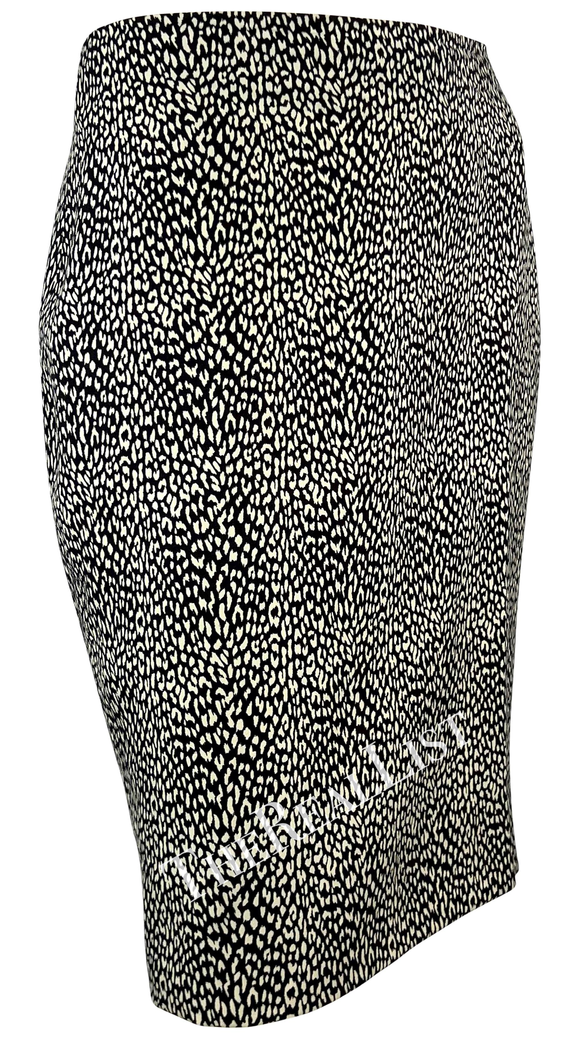 F/W 1996 Gianni Versace Couture Black White Cheetah Print Pencil Skirt  For Sale 2