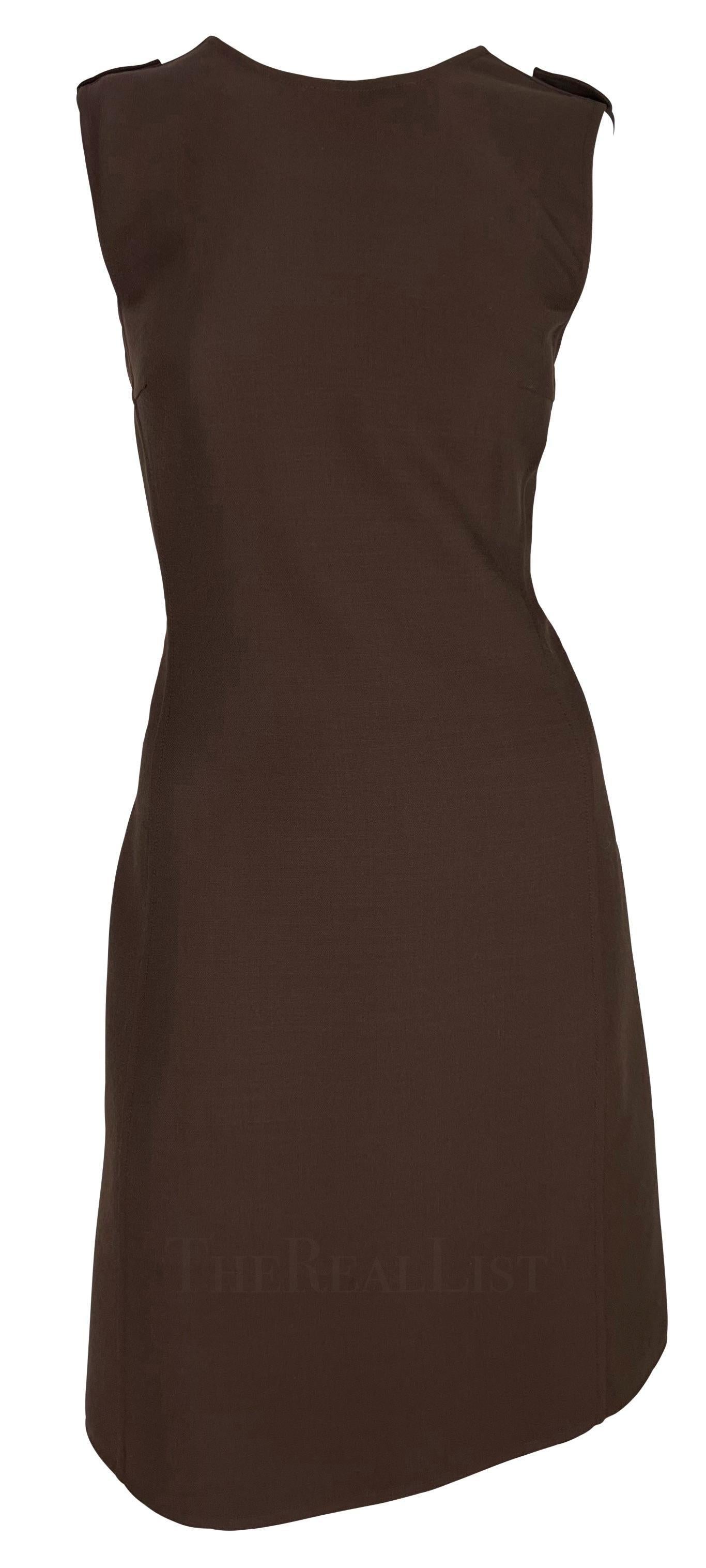 F/W 1996 Gianni Versace Couture Vestido sin mangas Medusa Marrón con Epaulette en venta 1