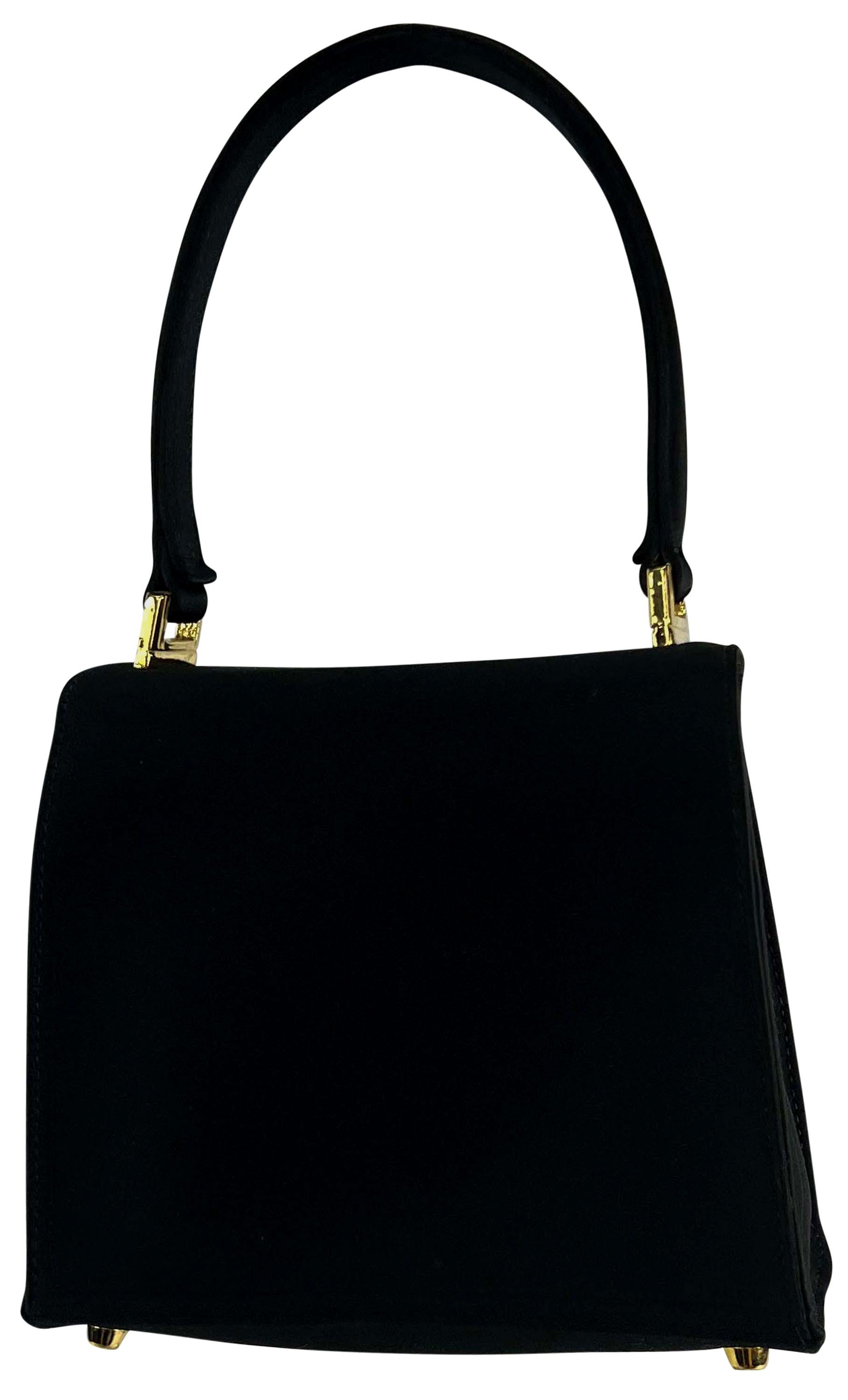 F/W 1996 Gianni Versace Mini Bolso Crossbody con Asa Superior Medusa de Raso y Pedrería en venta 3