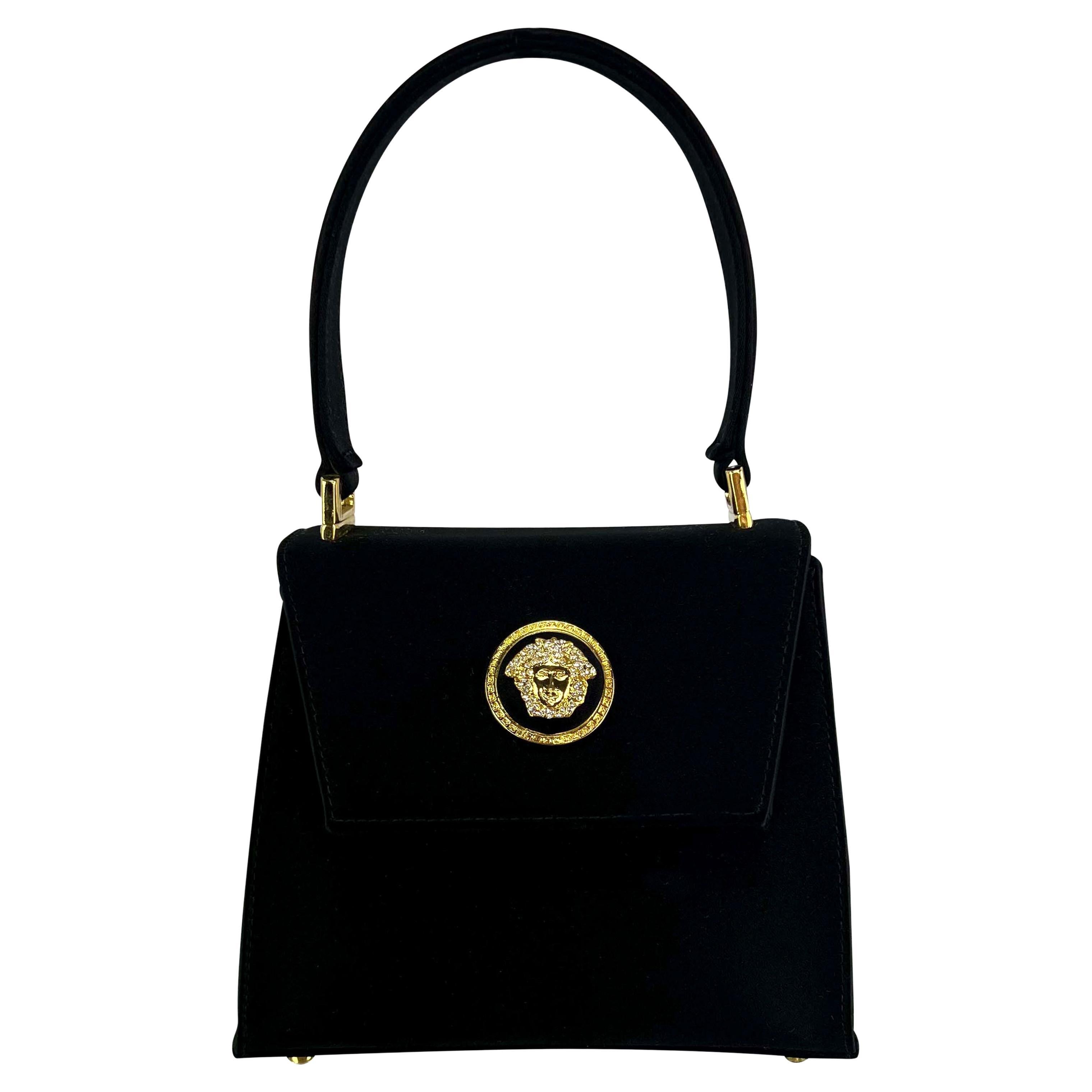 F/W 1996 Gianni Versace Mini Bolso Crossbody con Asa Superior Medusa de Raso y Pedrería en venta