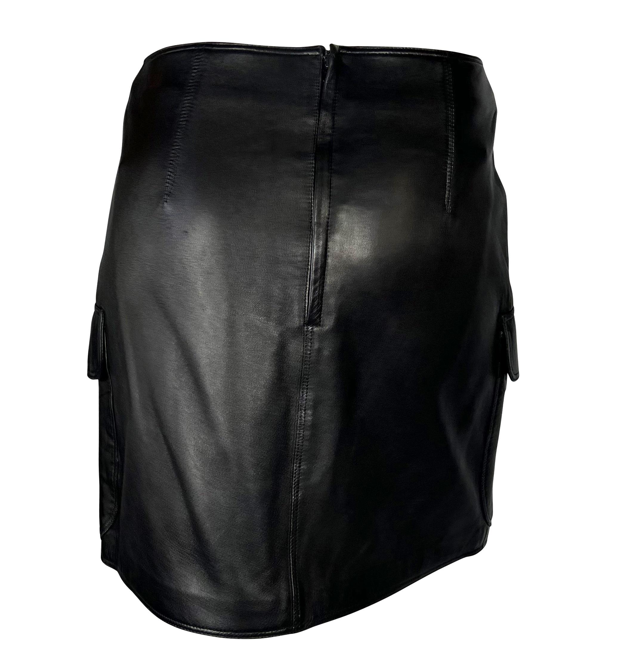 F/W 1996 Gianni Versace Runway Black Leather Medusa Pocket Mini Skirt For Sale 6