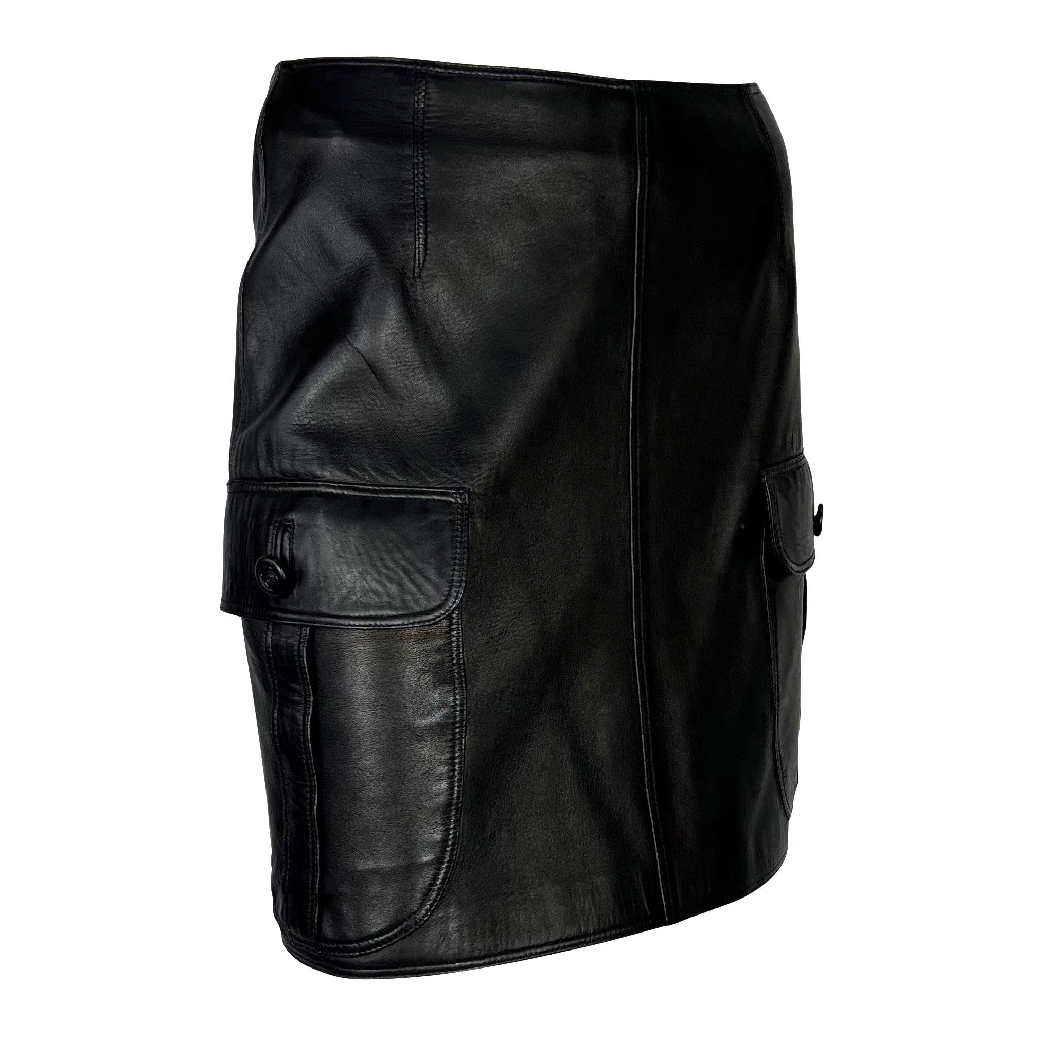 F/W 1996 Gianni Versace Runway Black Leather Medusa Pocket Mini Skirt For Sale 1
