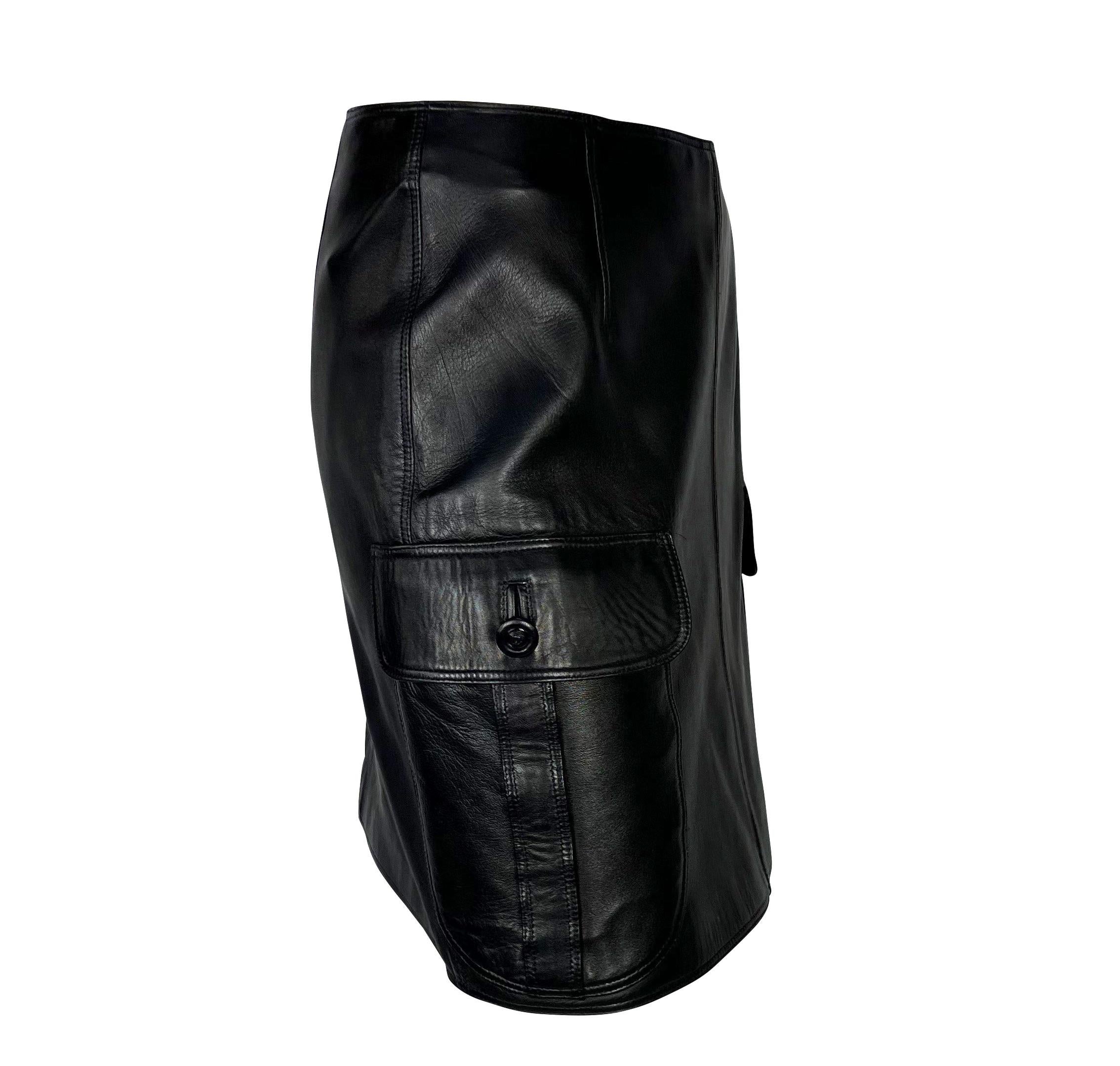 F/W 1996 Gianni Versace Runway Black Leather Medusa Pocket Mini Skirt For Sale 3