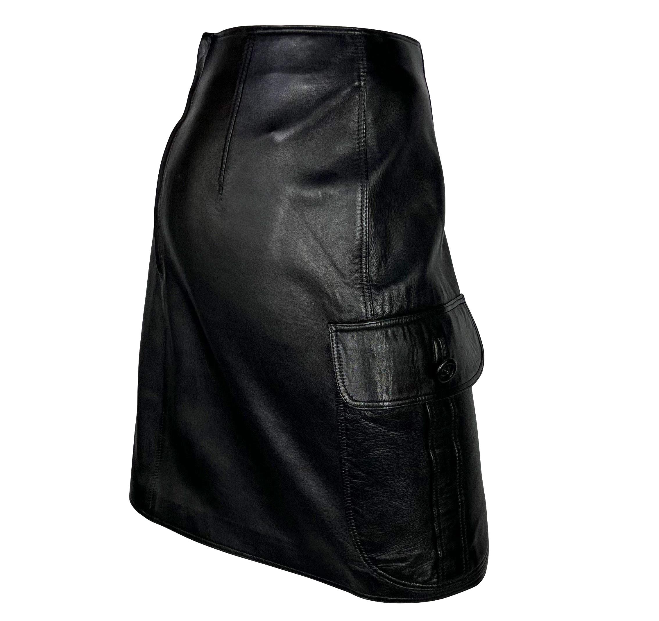 F/W 1996 Gianni Versace Runway Black Leather Medusa Pocket Mini Skirt For Sale 5