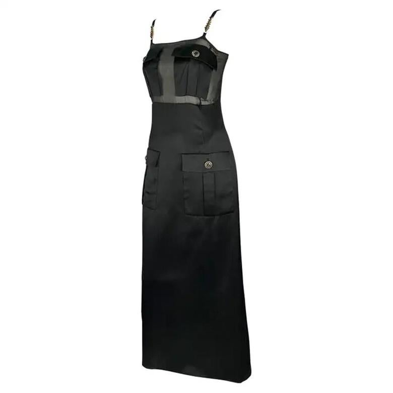 A/I 1996 Gianni Versace: abito da passerella in raso nero con strass e medusa in tasca in vendita