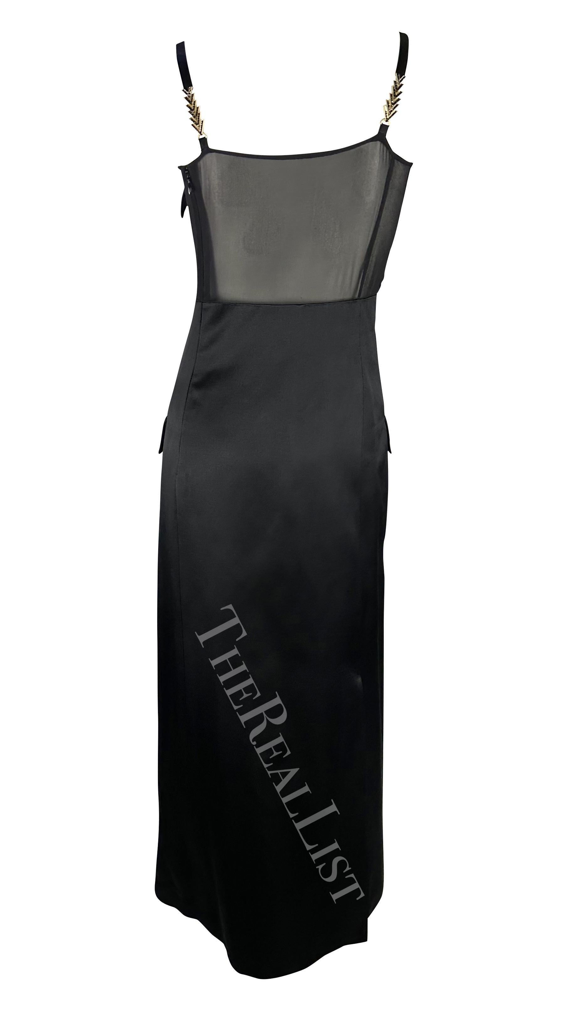 A/I 1996 Gianni Versace: abito da passerella in raso nero con strass e medusa in tasca in vendita 3