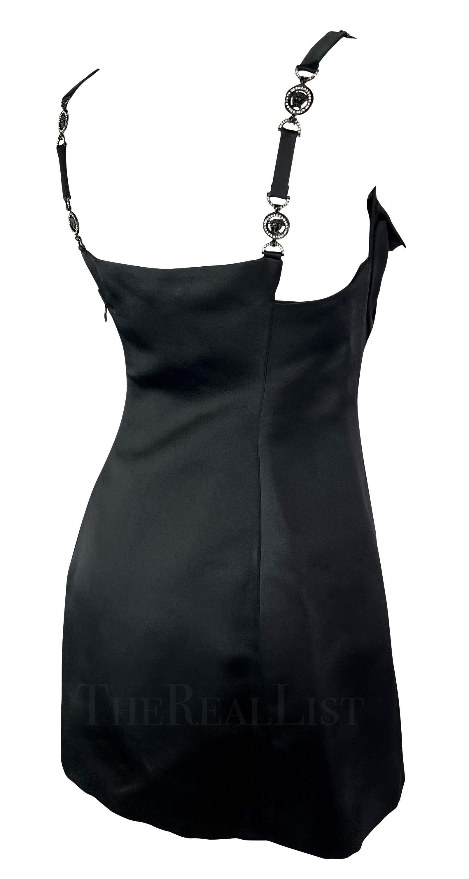 A/I 1996 Gianni Versace: mini abito in raso trasparente con strass e tasca a forma di Medusa in vendita 7