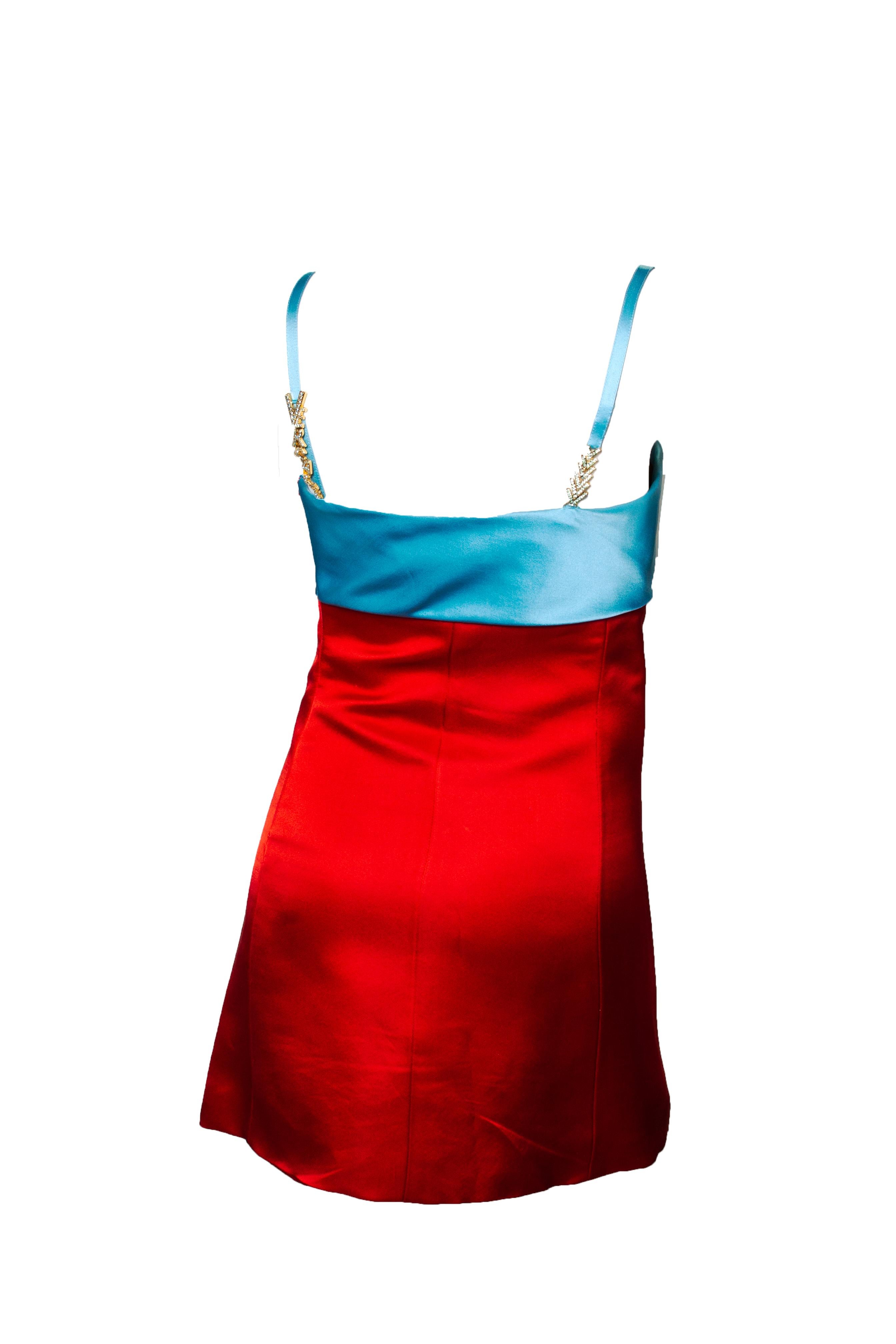 Mini robe rouge et bleue Gianni Versace avec bretelles à logo en strass, A/H 1996 Pour femmes en vente