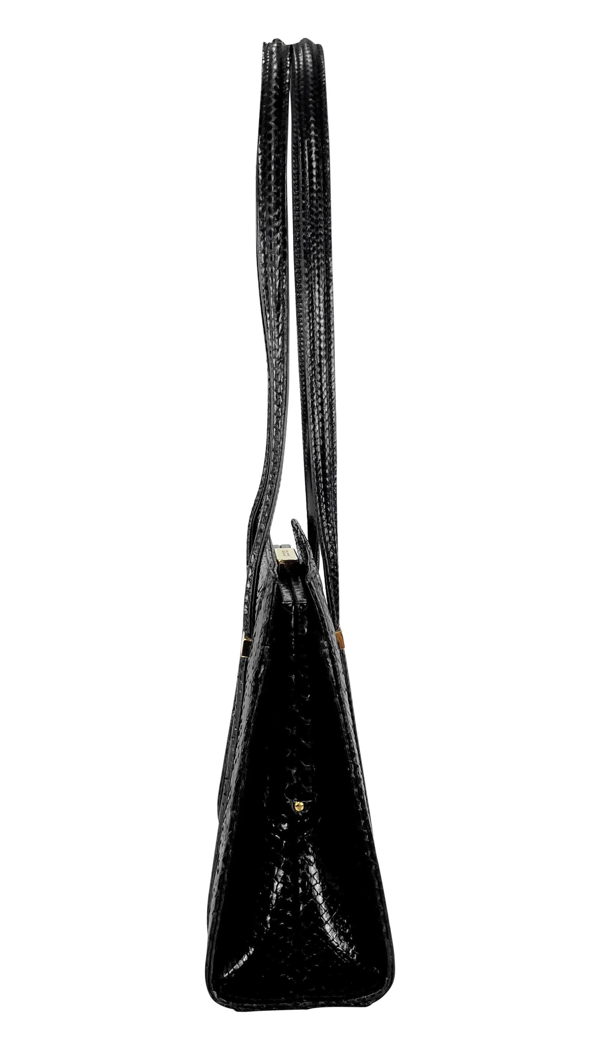 F/W 1996 Gucci by Tom Ford Ad Genuine Python Skin Black Medium Shoulder Bag In Excellent Condition For Sale In West Hollywood, CA