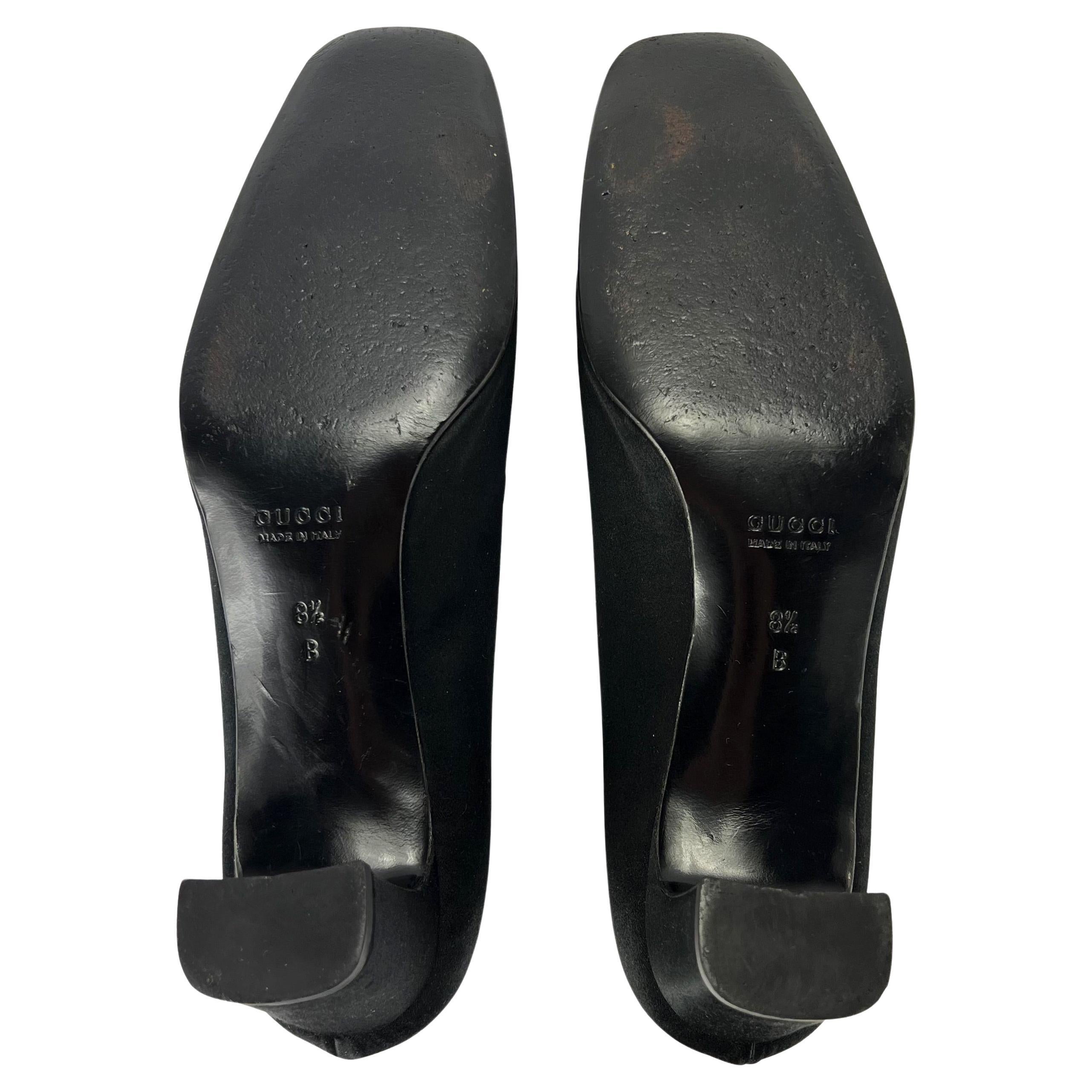Women's F/W 1996 Gucci by Tom Ford Beaded 'G' Logo Black Satin Evening Pumps Size 8.5 B For Sale