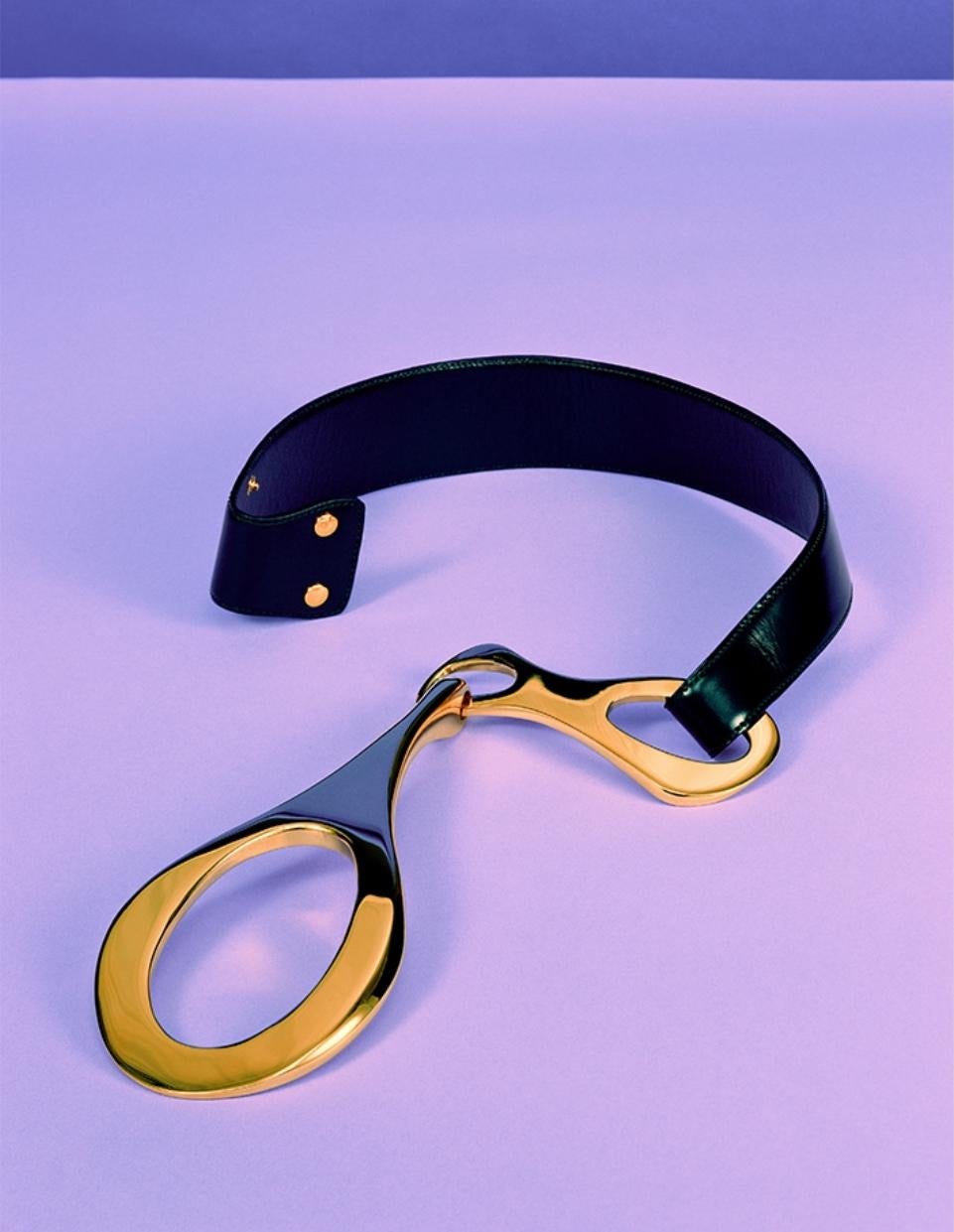 F/W 1996 Gucci by Tom Ford Cuir verni noir Boucle abstraite en métal doré 1