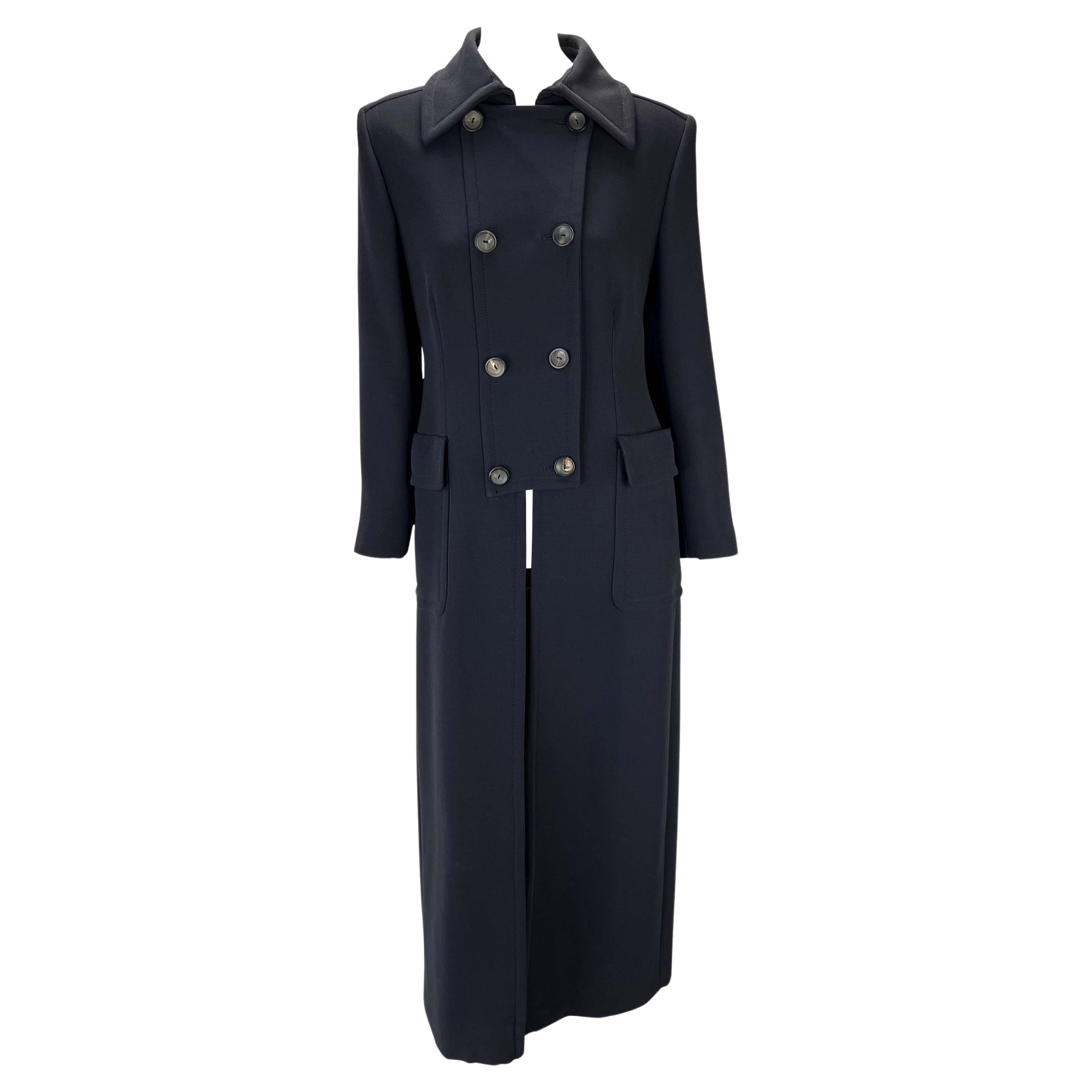 F/W 1996 Gucci by Tom Ford Navy Runway G Oversized Buckle Wool Trench Overcoat In Excellent Condition For Sale In West Hollywood, CA