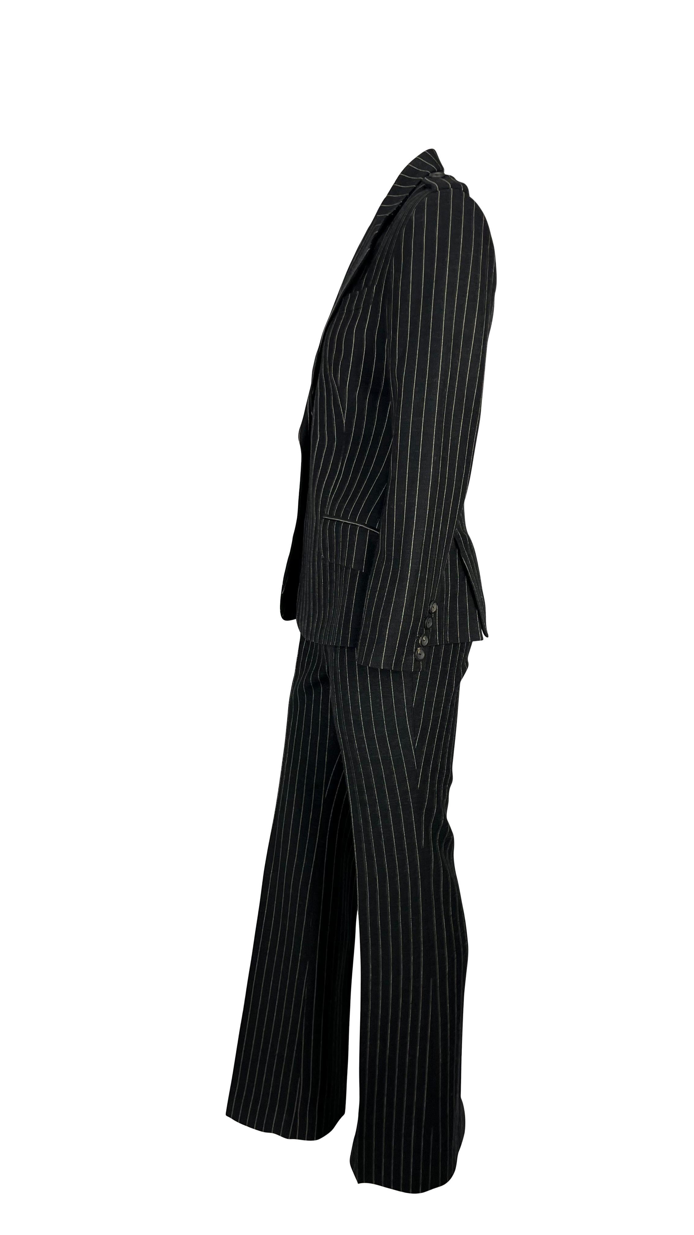 F/W 1996 Gucci by Tom Ford Runway Ad Ad Noir Laine Pinstripe Epaulet Pantalon Suit en vente 1