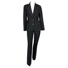 H/W 1996 Gucci by Tom Ford Laufsteg Ad Schwarzer Hosenanzug aus Wolle mit Nadelstreifen und Epaulet aus Wolle