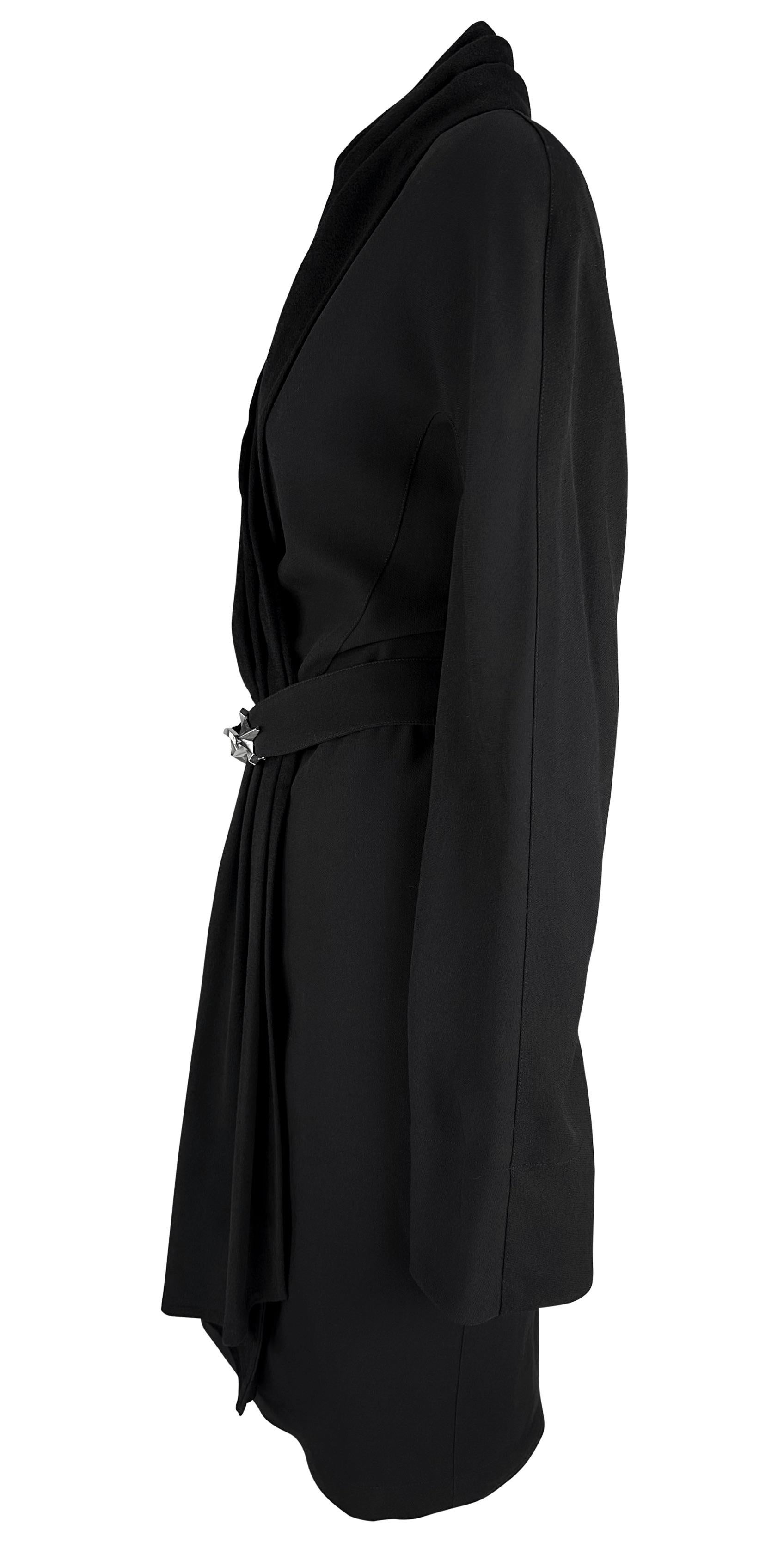 A/I 1996 Thierry Mugler, colletto a scialle, fibbia a forma di cavallo, abito a portafoglio nero In condizioni ottime in vendita a West Hollywood, CA