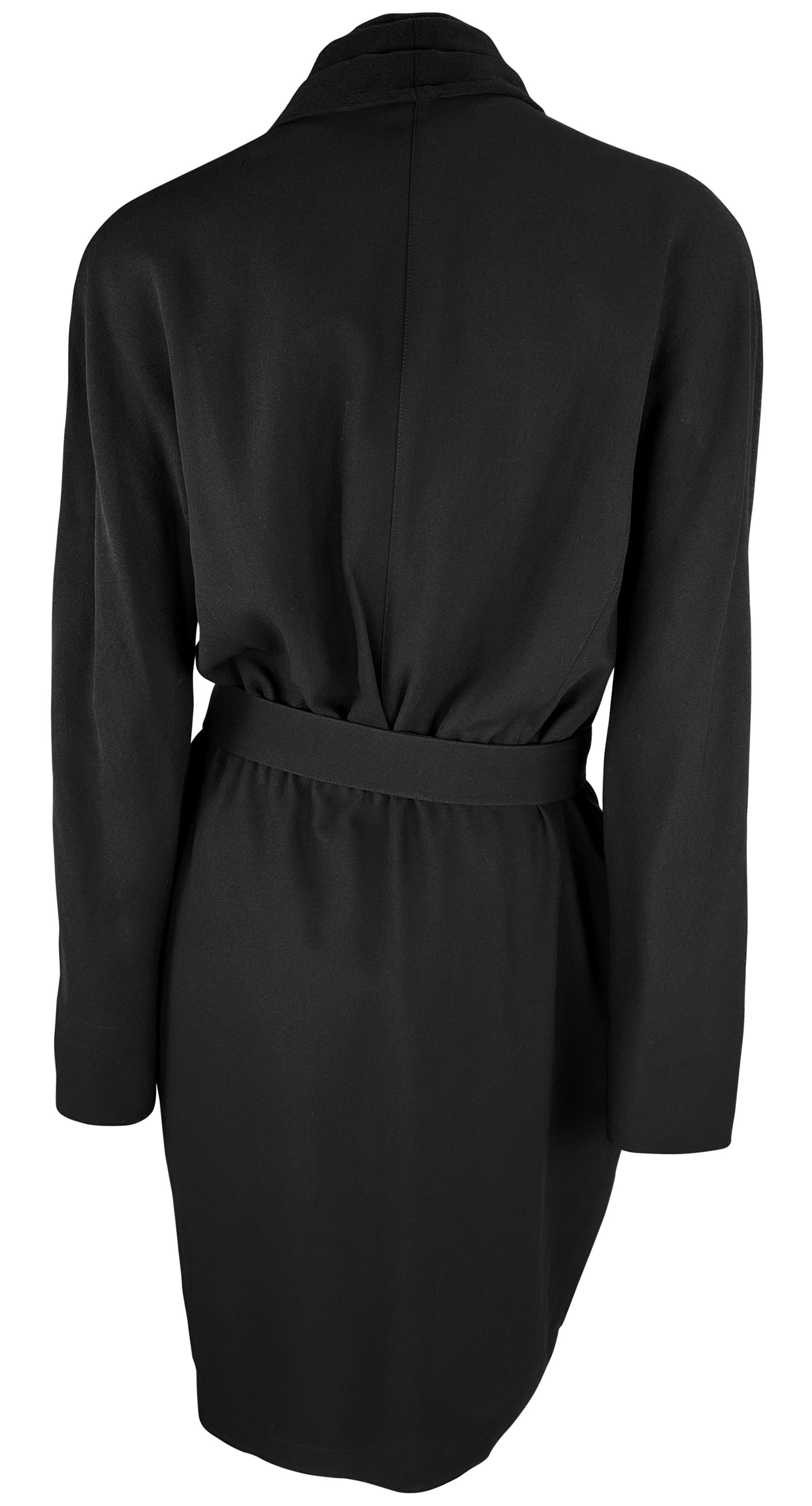 Donna A/I 1996 Thierry Mugler, colletto a scialle, fibbia a forma di cavallo, abito a portafoglio nero in vendita