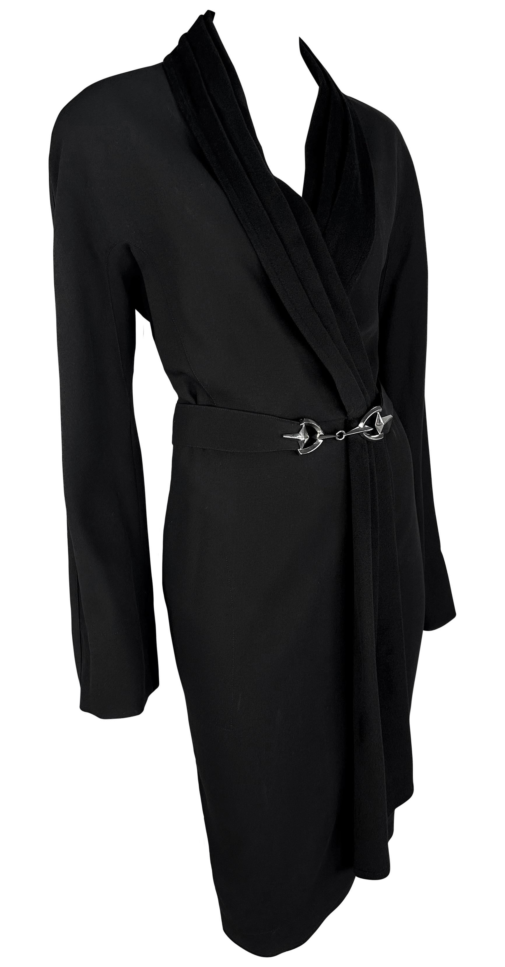 A/I 1996 Thierry Mugler, colletto a scialle, fibbia a forma di cavallo, abito a portafoglio nero in vendita 2