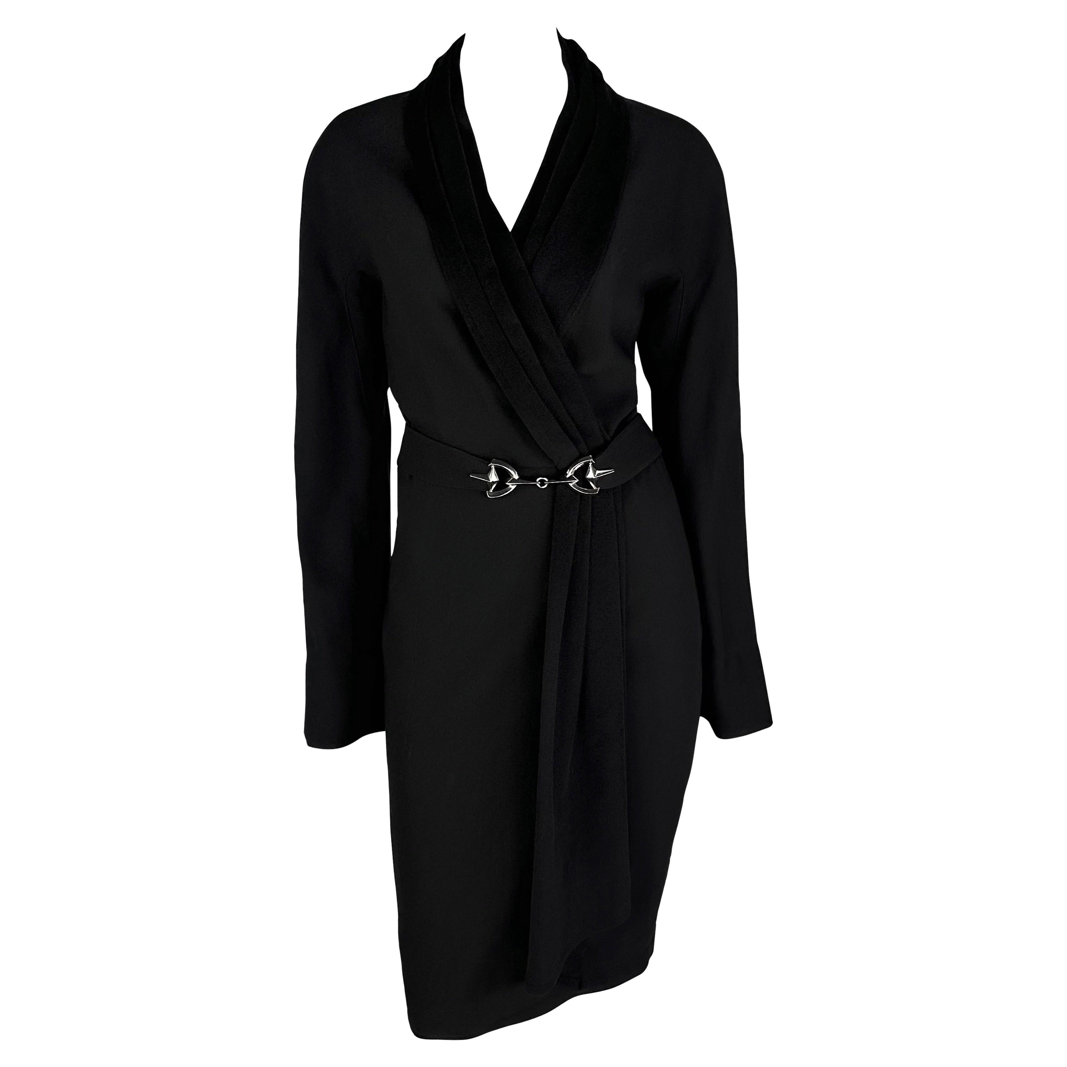 A/I 1996 Thierry Mugler, colletto a scialle, fibbia a forma di cavallo, abito a portafoglio nero in vendita