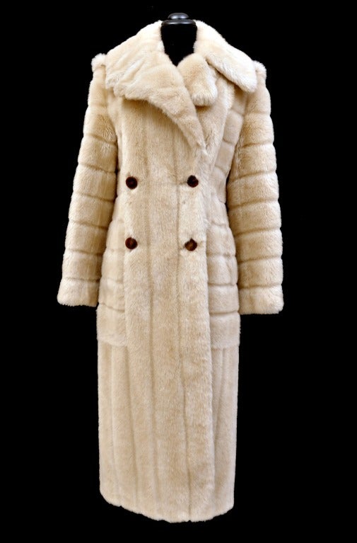 Tom Ford for Gucci

1996 Fall/Winter collection

A truly phenomenal coat! 

Beige faux fur coat with dual front pockets, back hem slit and front double breast button closures.

IT Size 44

Measurements: Bust 38“, Shoulder 16.5“, Sleeve 25“, Length