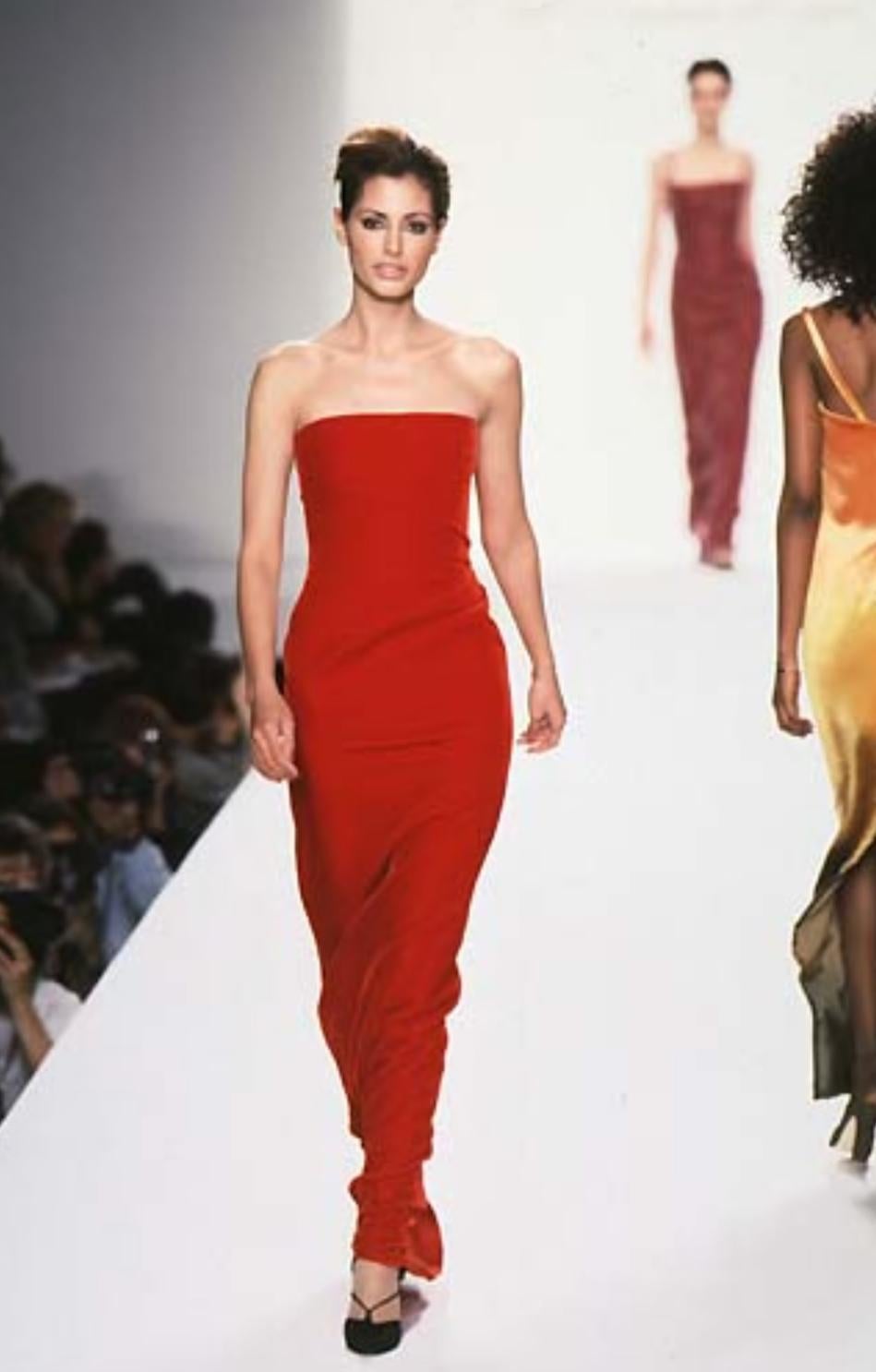 F/W 1997 Bill Blass Runway Deep Red Velvet Strapless Evening Gown In Good Condition For Sale In West Hollywood, CA