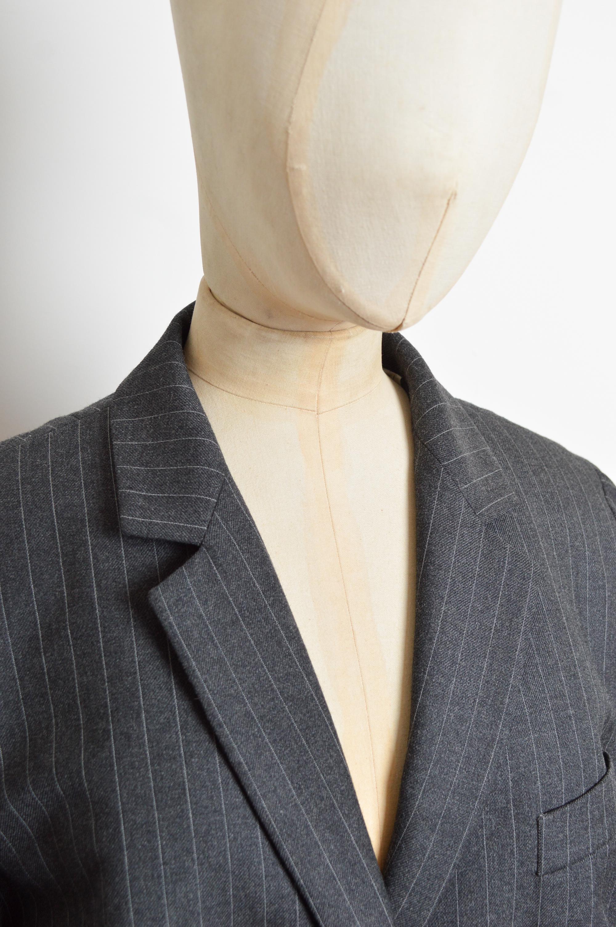 A/I 1997 Dolce & Gabbana: blazer lungo gessato e pantaloni a vita alta - Abito pantalone in vendita 5