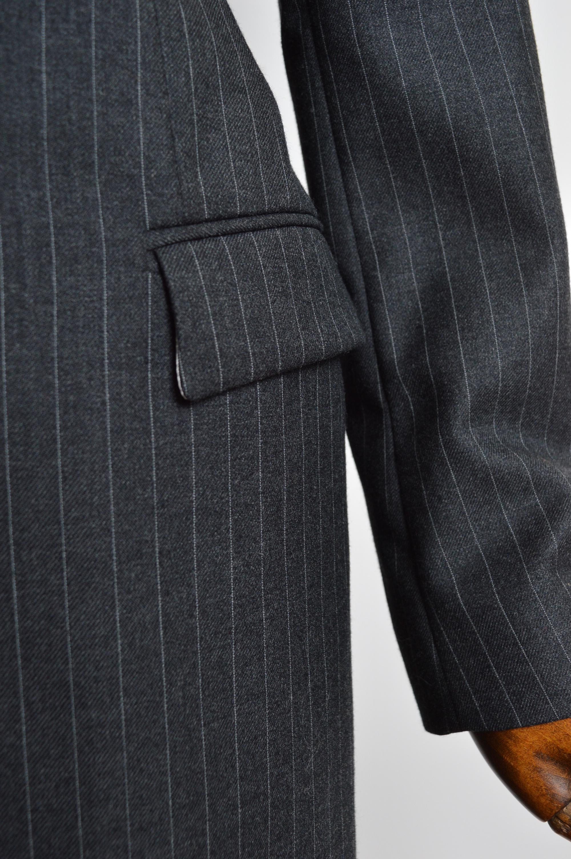 A/I 1997 Dolce & Gabbana: blazer lungo gessato e pantaloni a vita alta - Abito pantalone in vendita 11