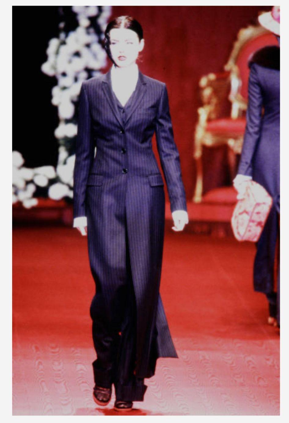 A/I 1997 Dolce & Gabbana: blazer lungo gessato e pantaloni a vita alta - Abito pantalone in vendita 15