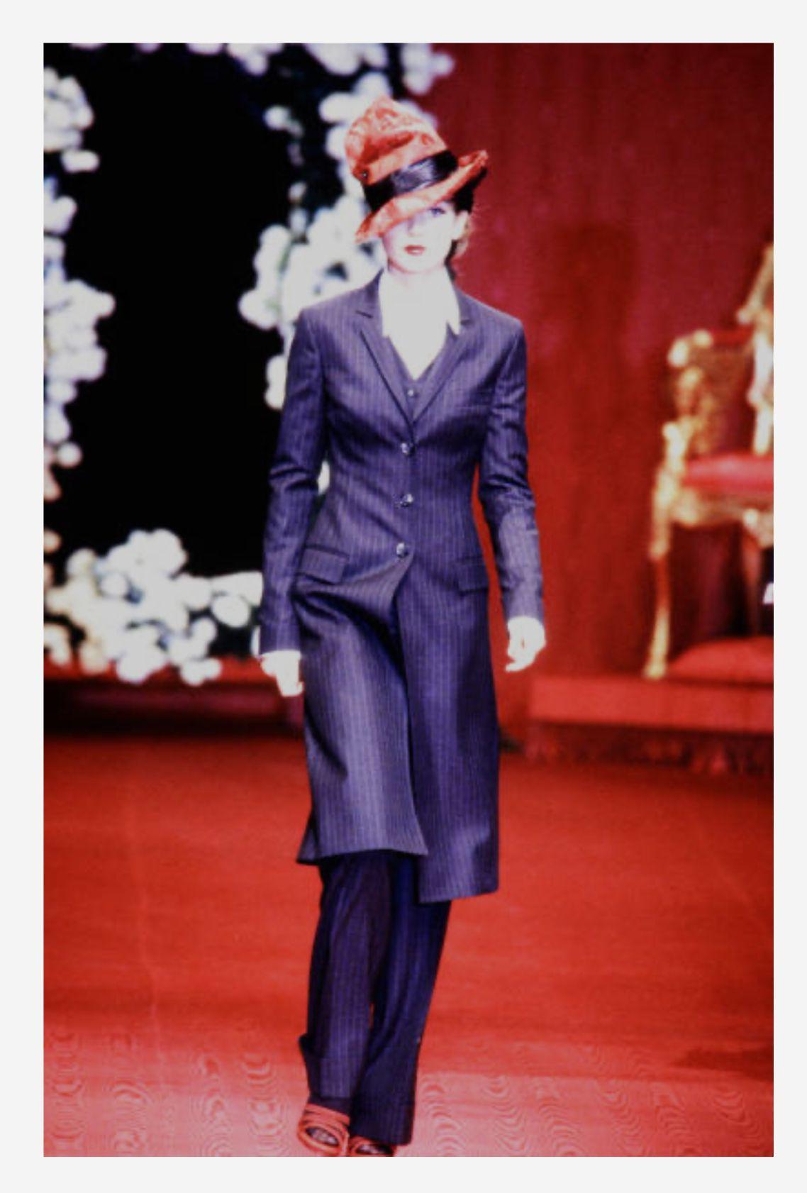 Nero A/I 1997 Dolce & Gabbana: blazer lungo gessato e pantaloni a vita alta - Abito pantalone in vendita
